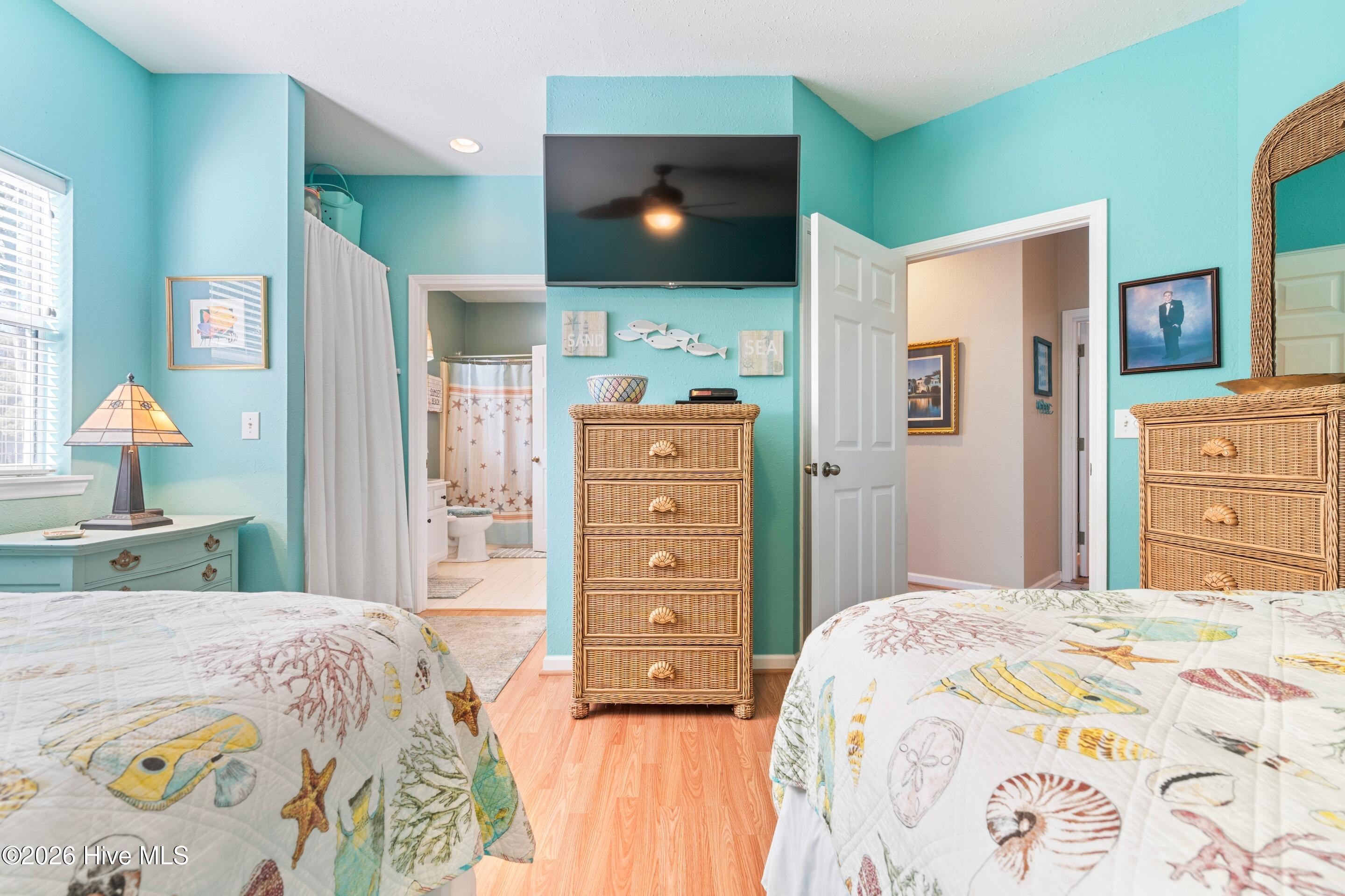 100548486 | Photo 32