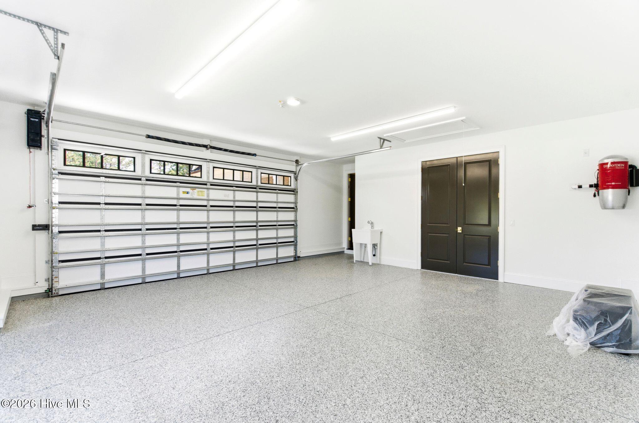 100570119 | Photo 61