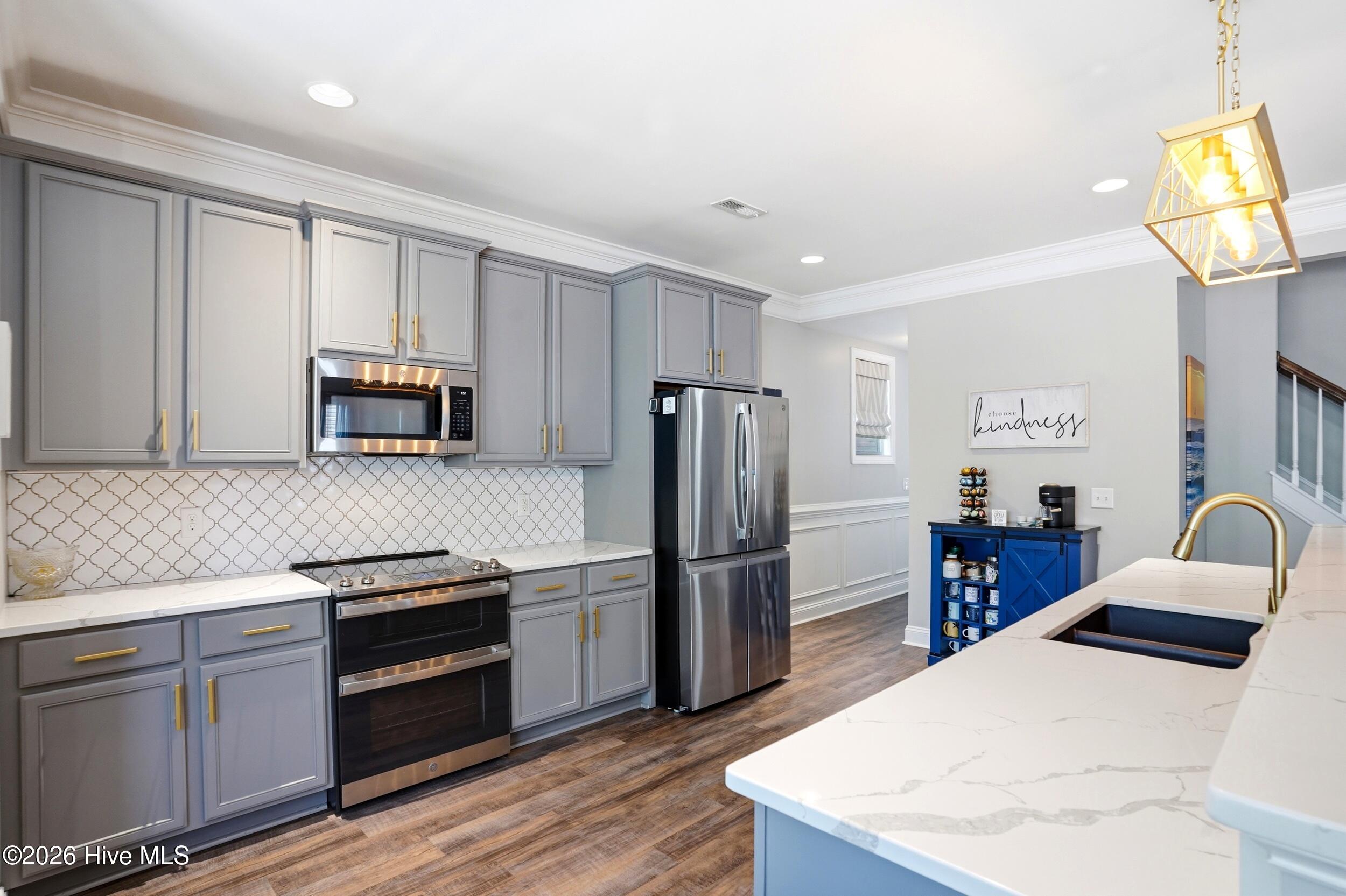 100570216 | Photo 12