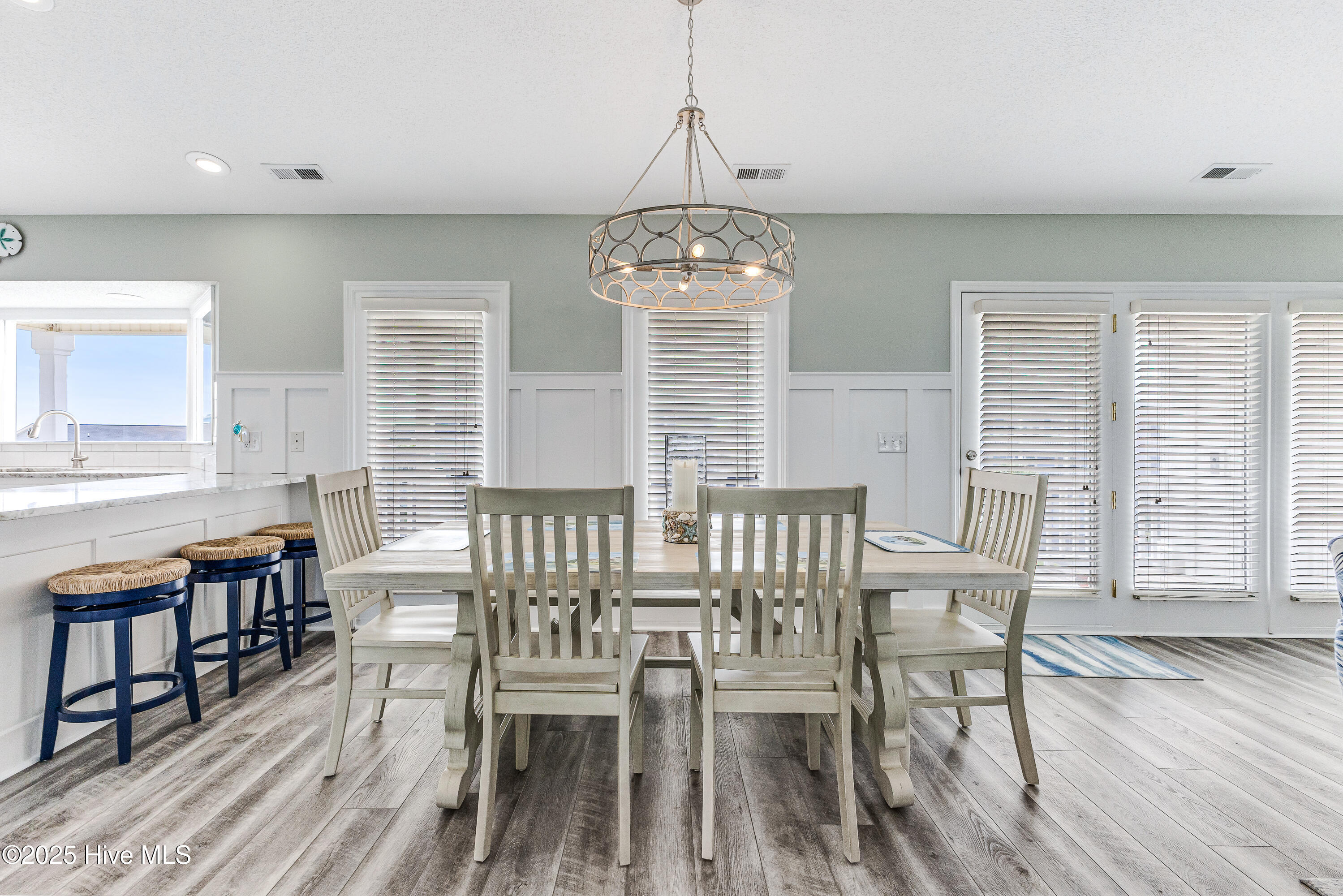 100530273 | Photo 14