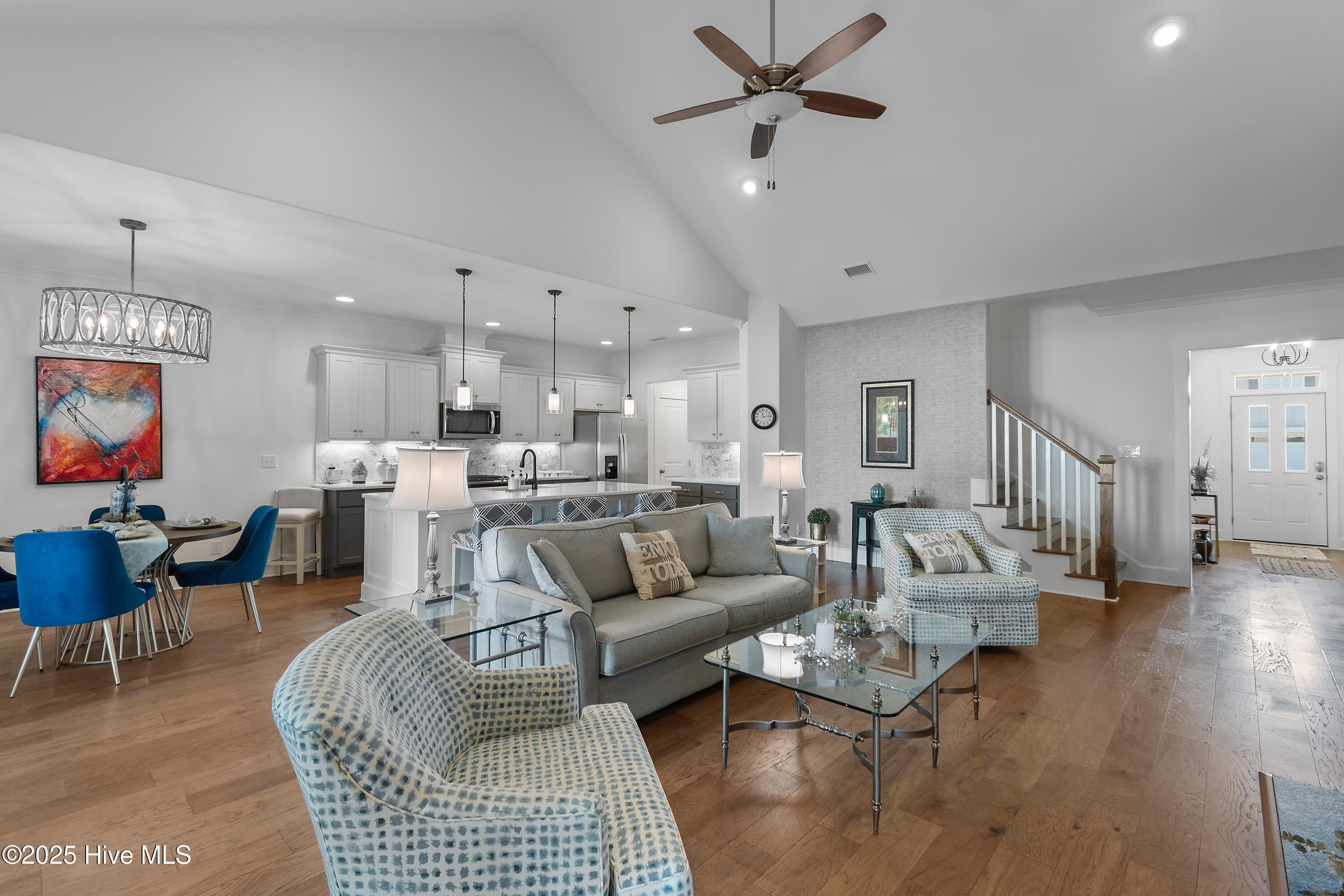 100537733 | Photo 31