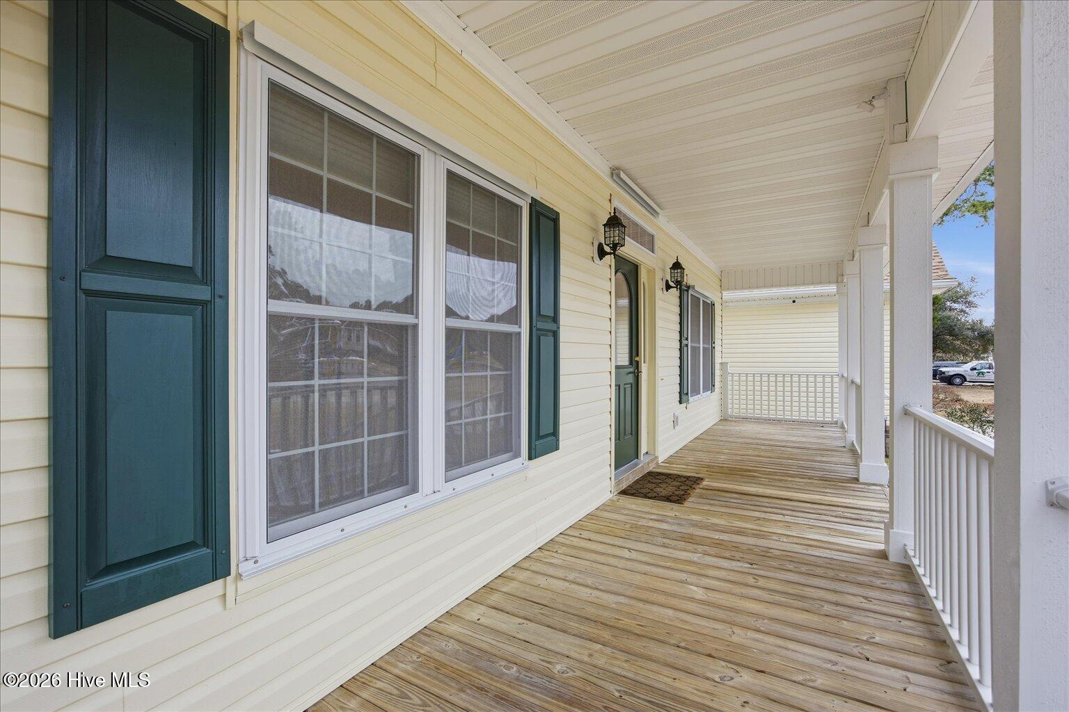 100553011 | Photo 47