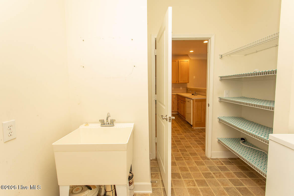 100564838 | Photo 39