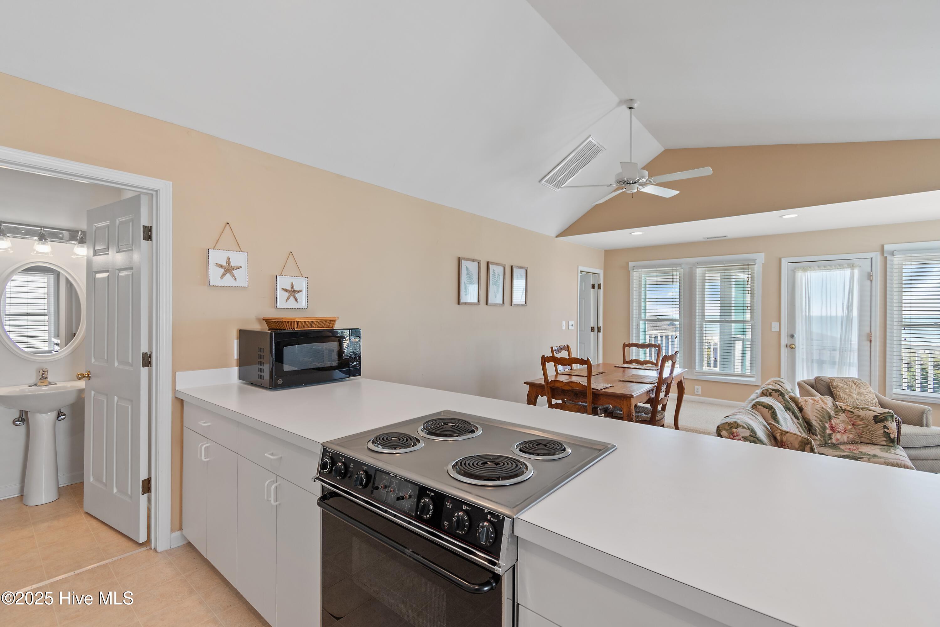 100536498 | Photo 59