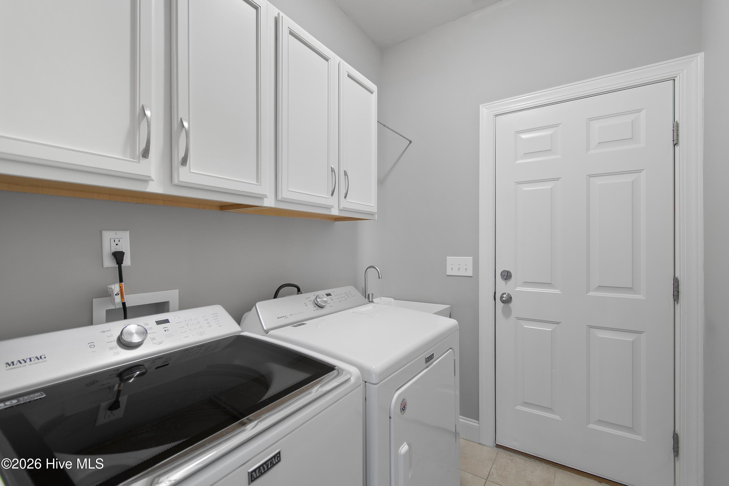 100563713 | Photo 35