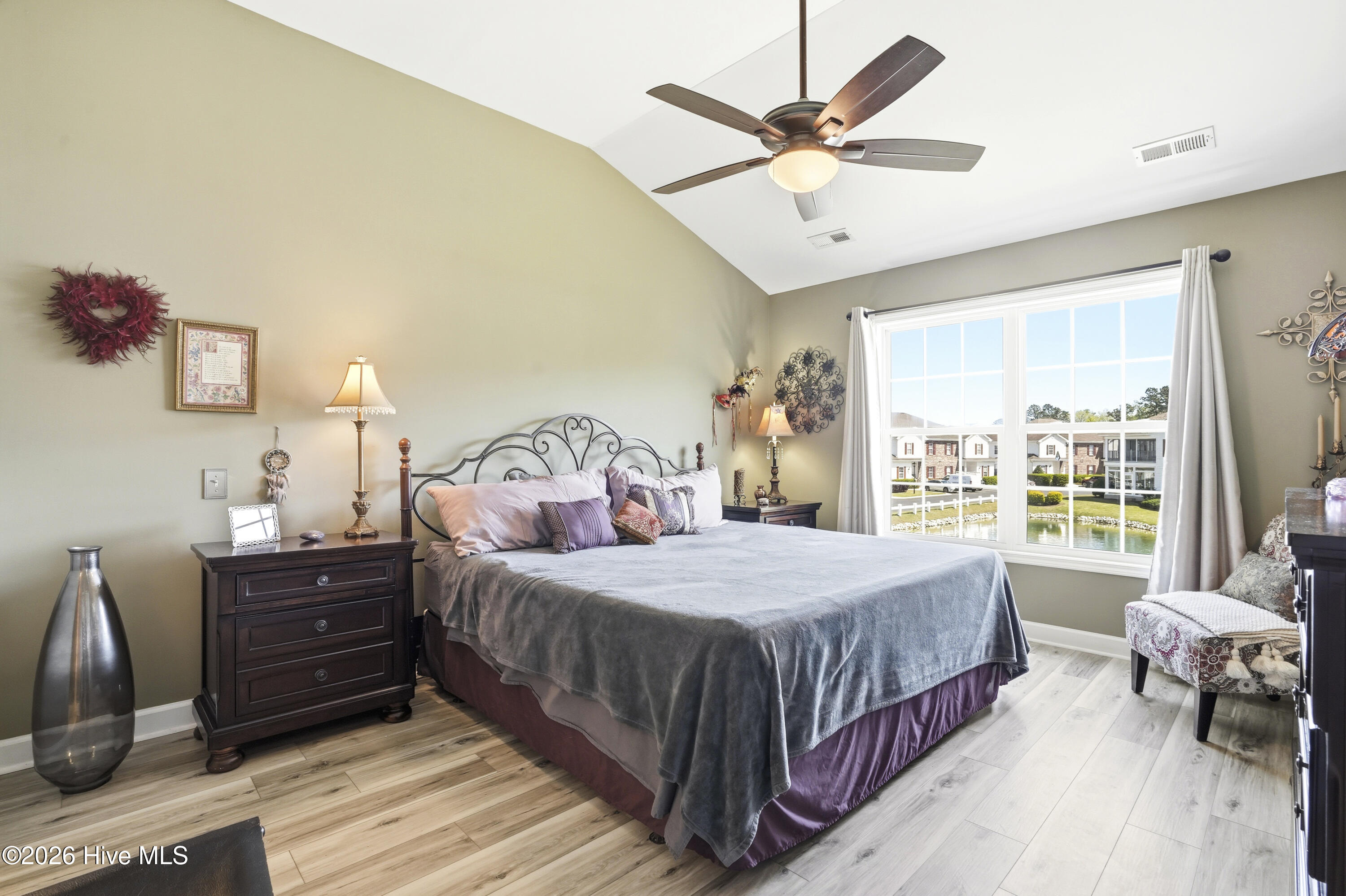 100564419 | Photo 20