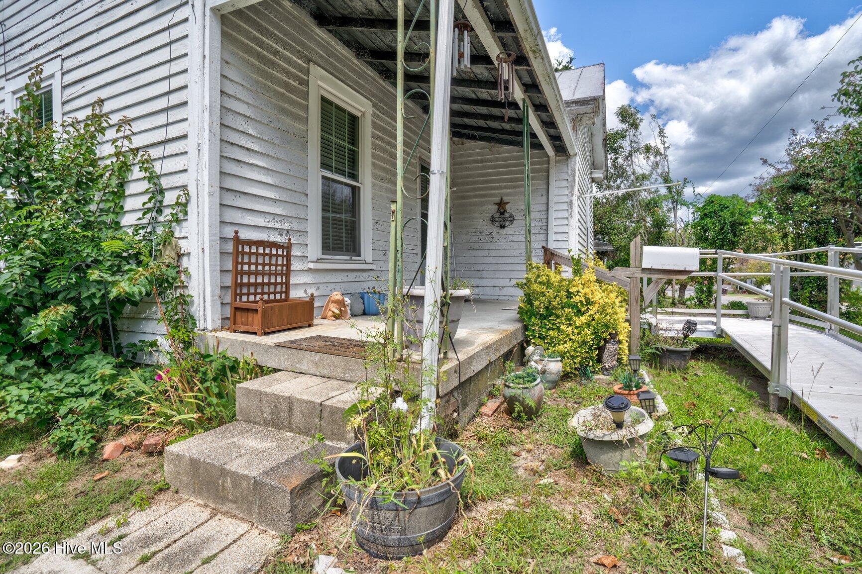 Photo 4 of Single family home for sale at 302 W 1st Street, Tarboro, NC 27886 | MLS# 100603247 | Listing updated on 2026-09-13