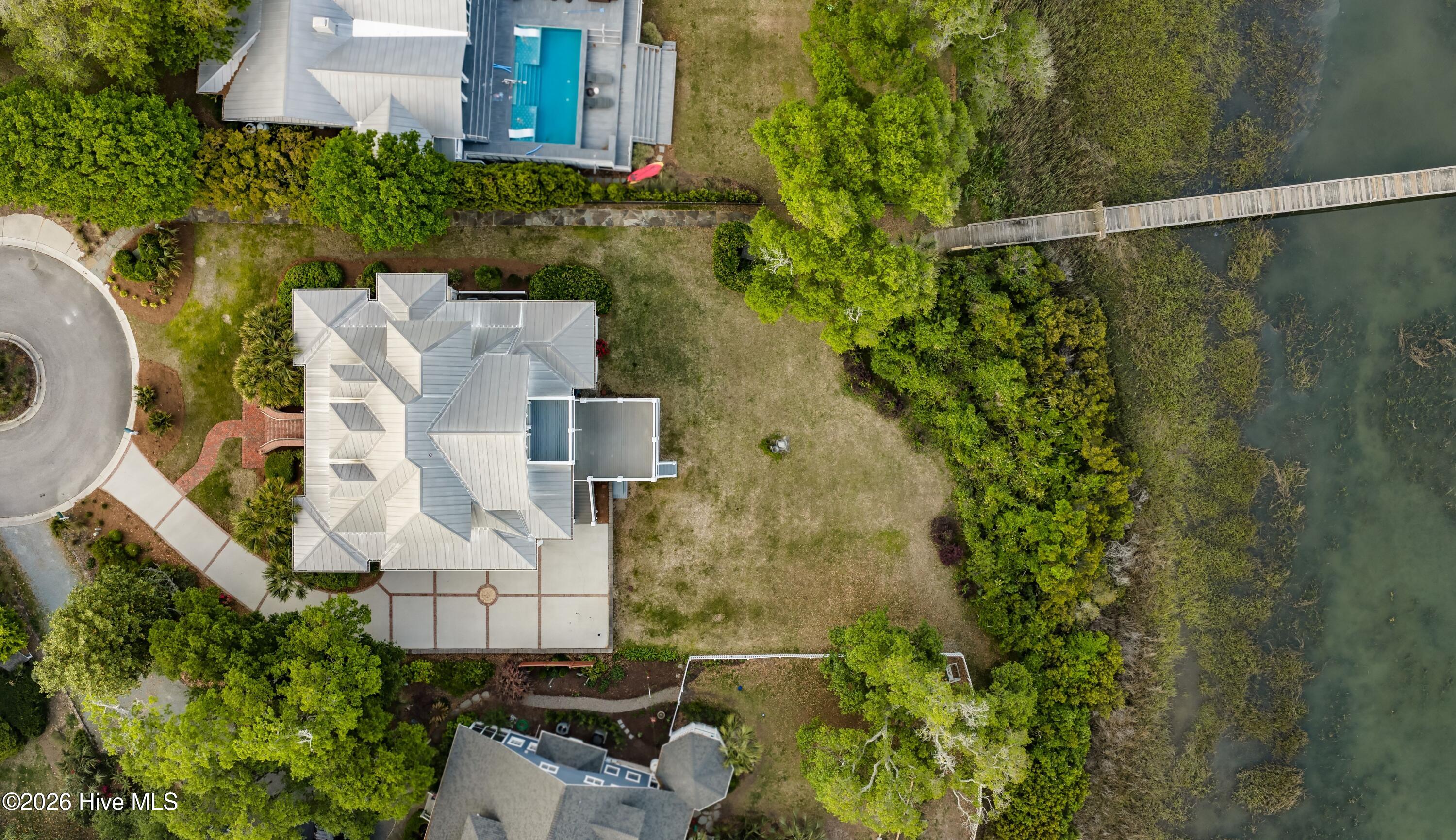 100569484 | Photo 85