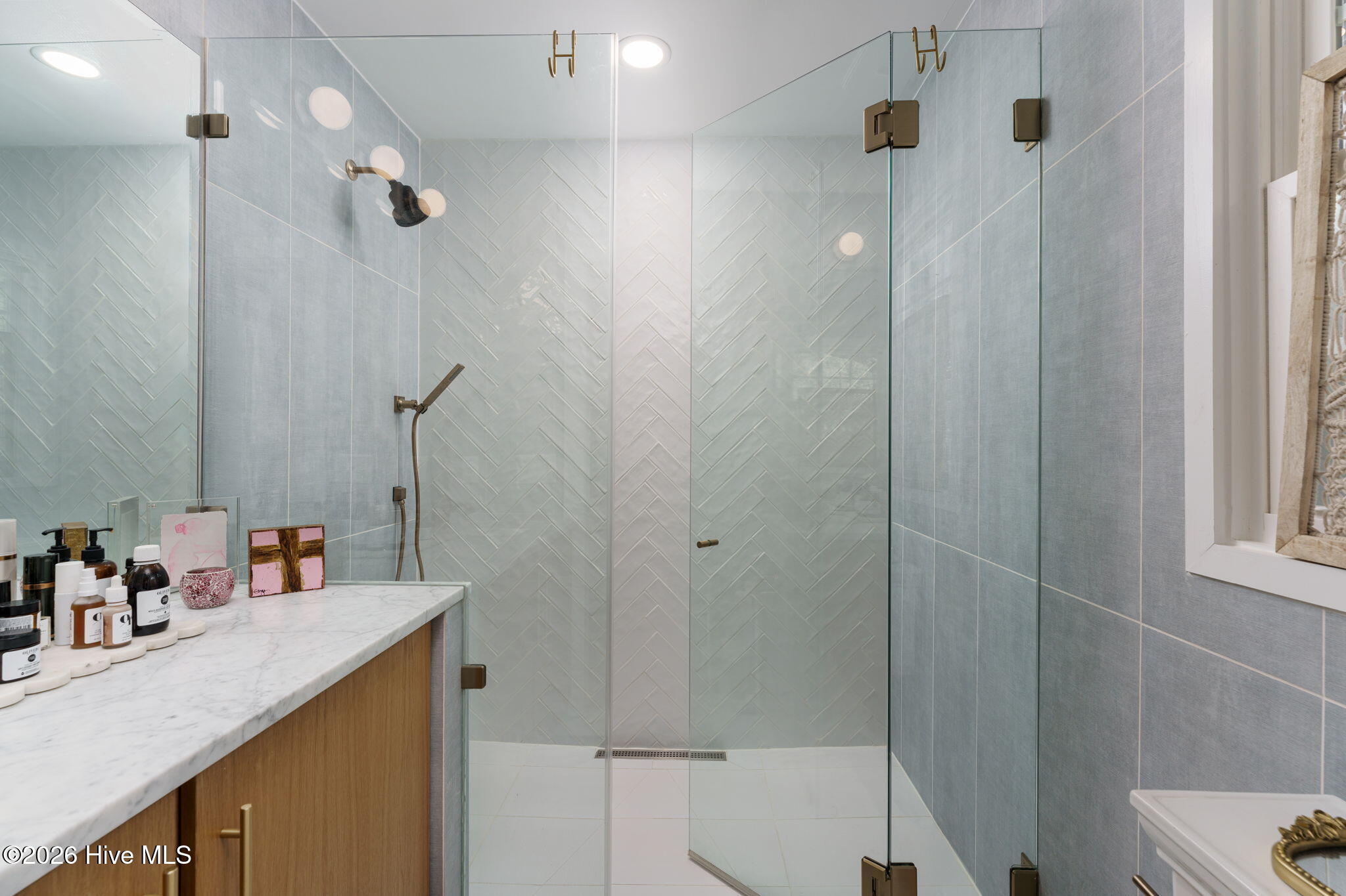 100561167 | Photo 17