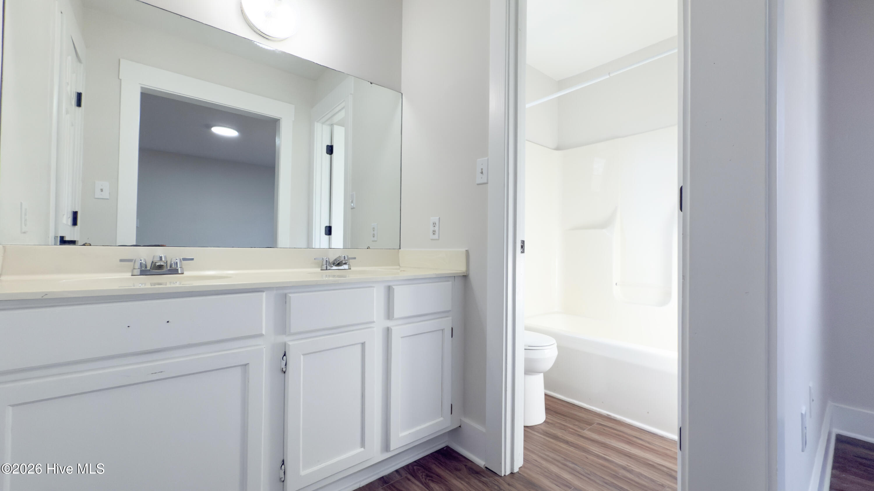 100550550 | Photo 23