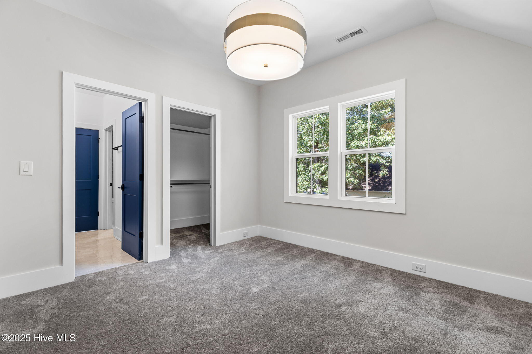 100522632 | Photo 63