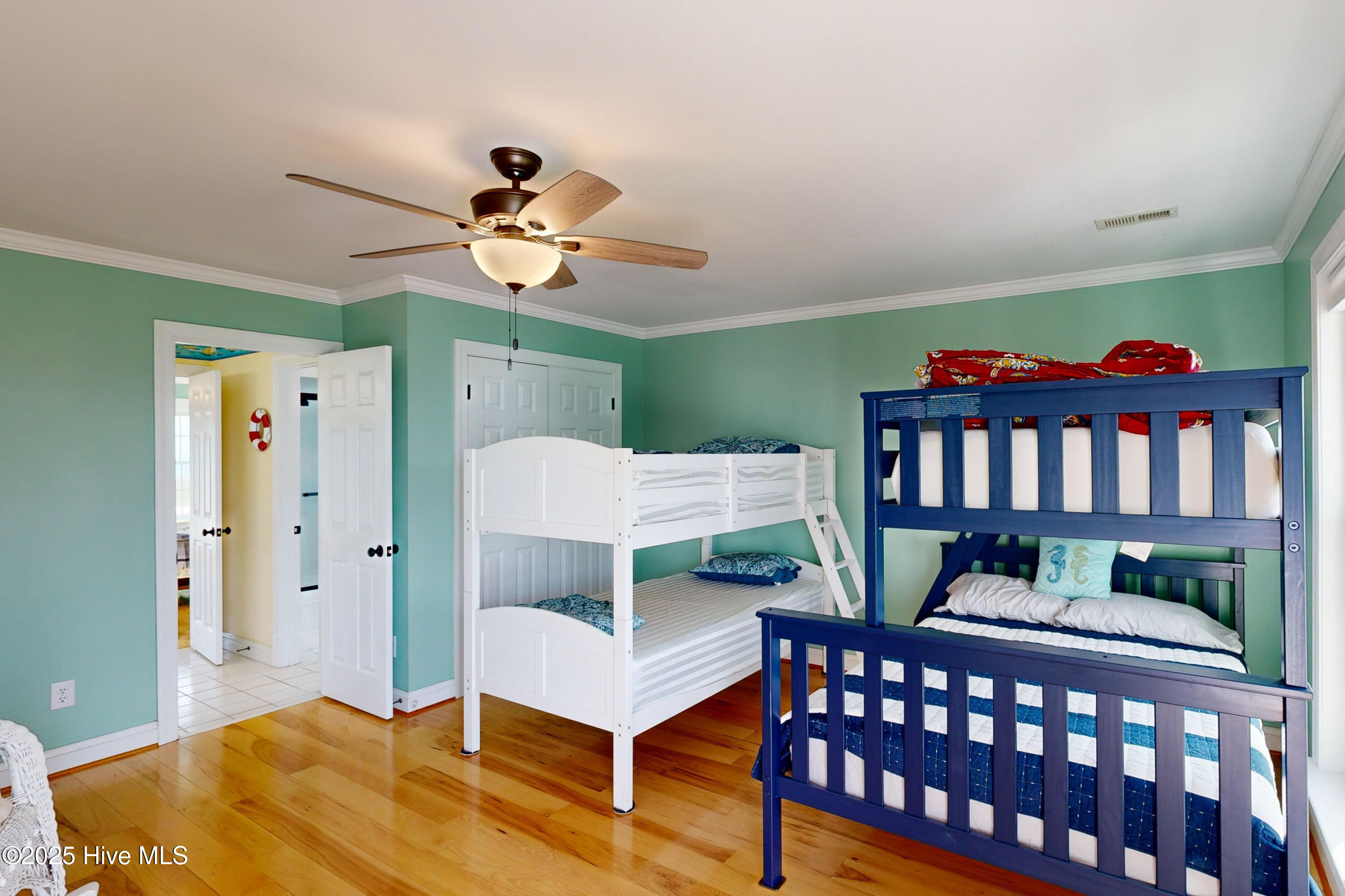 100563112 | Photo 42