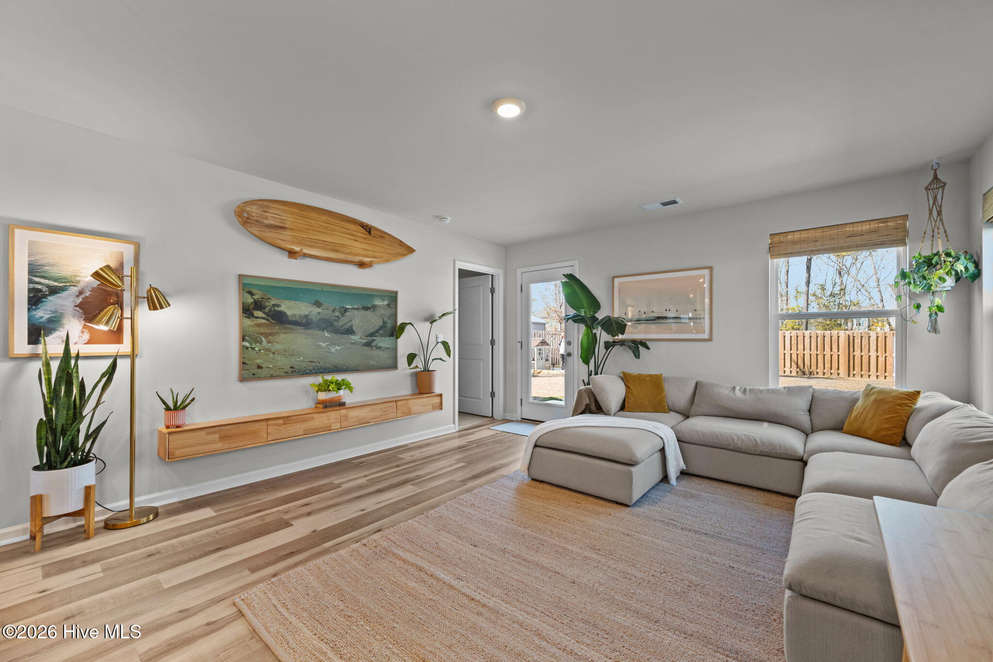 100557335 | Photo 10