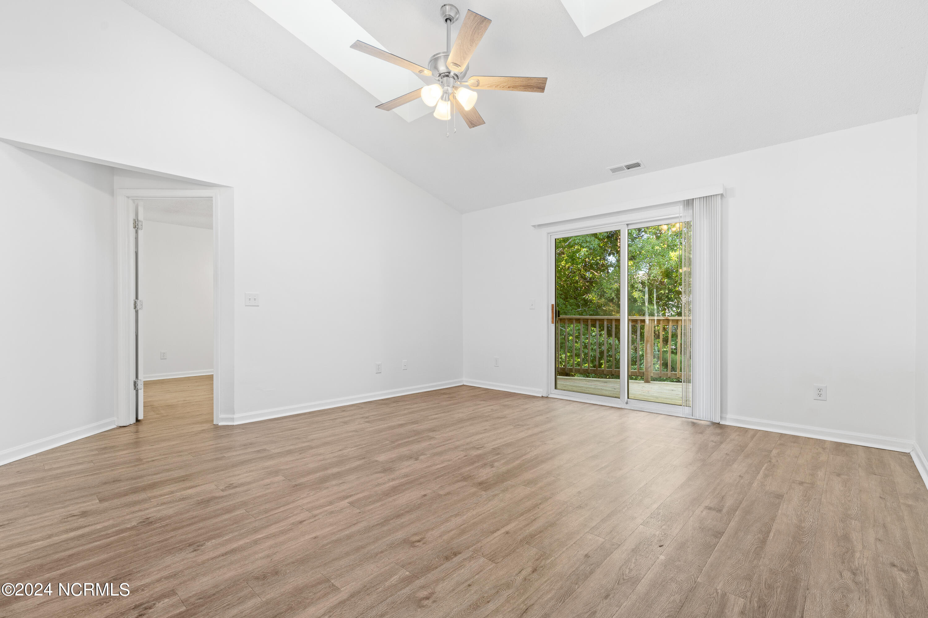 100552392 | Photo 20