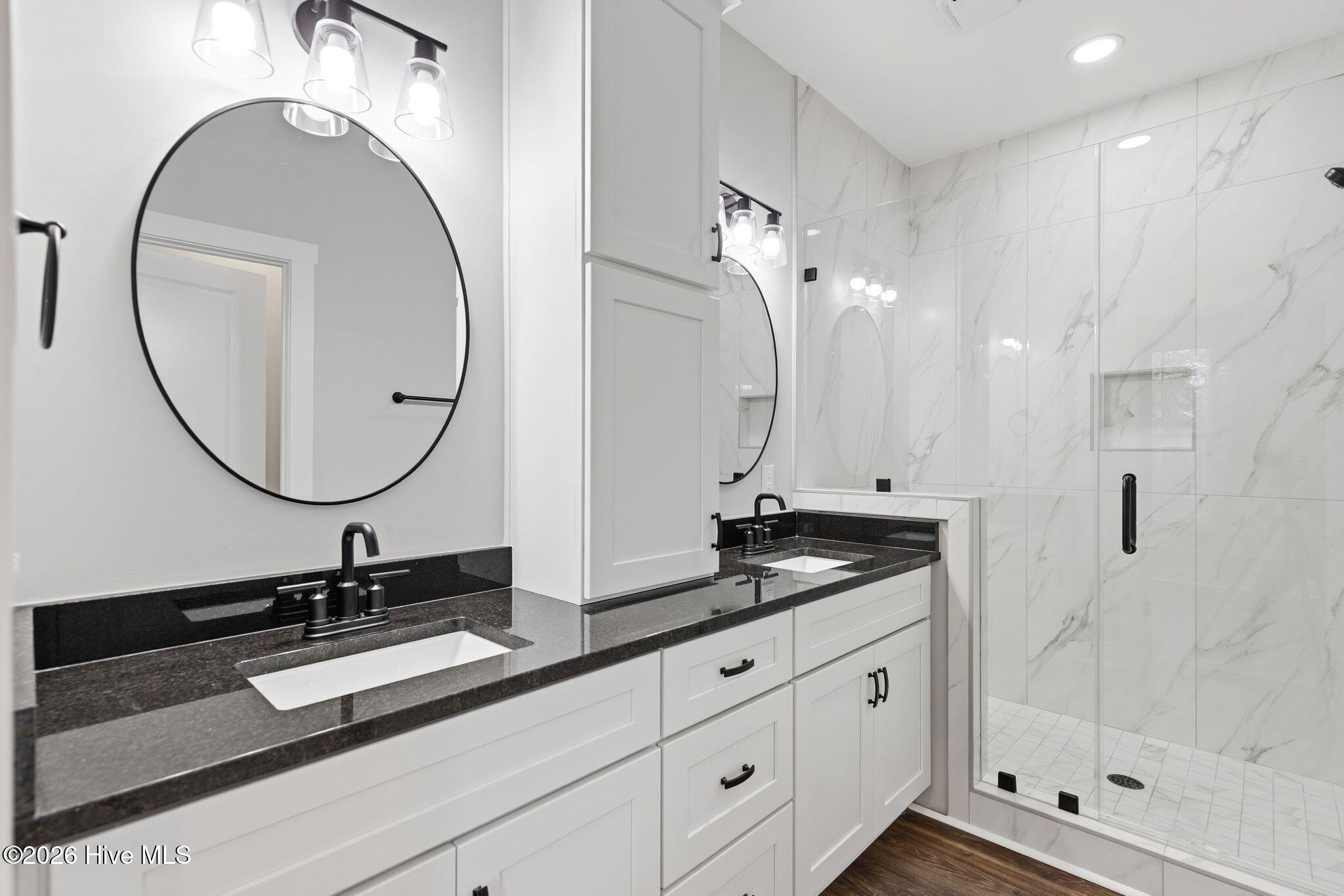 100559286 | Photo 23