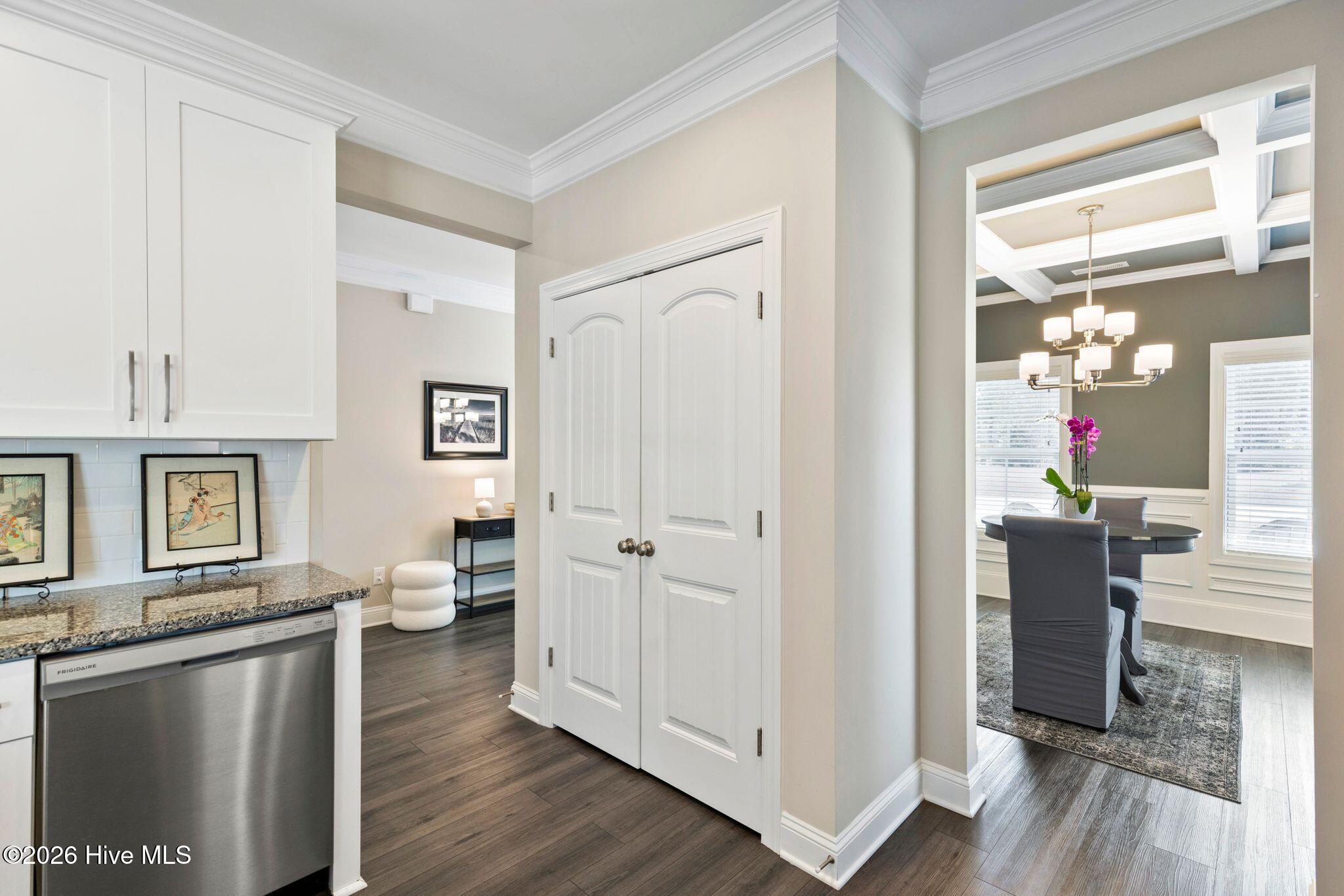 100558926 | Photo 10