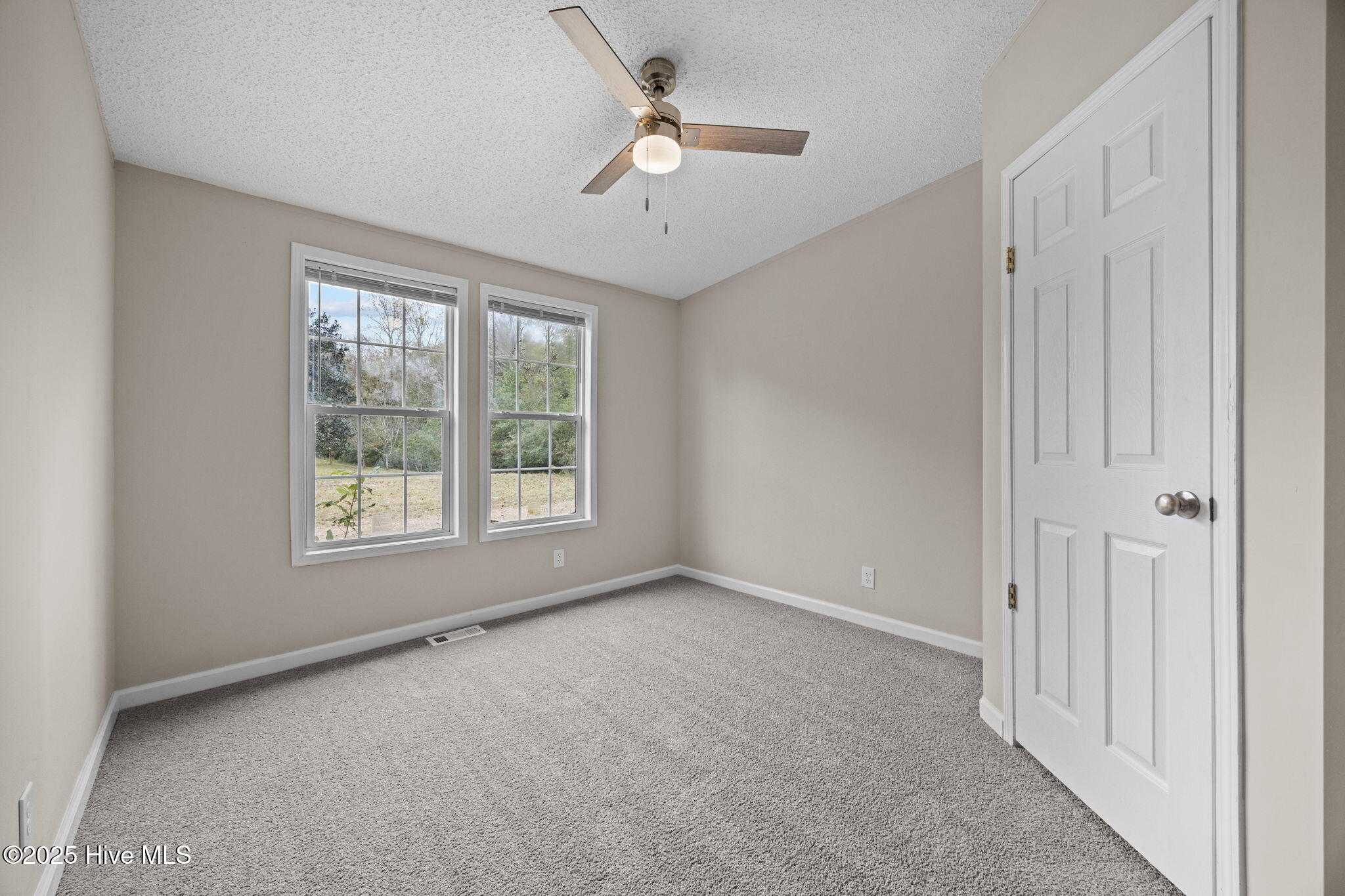 100538807 | Photo 25