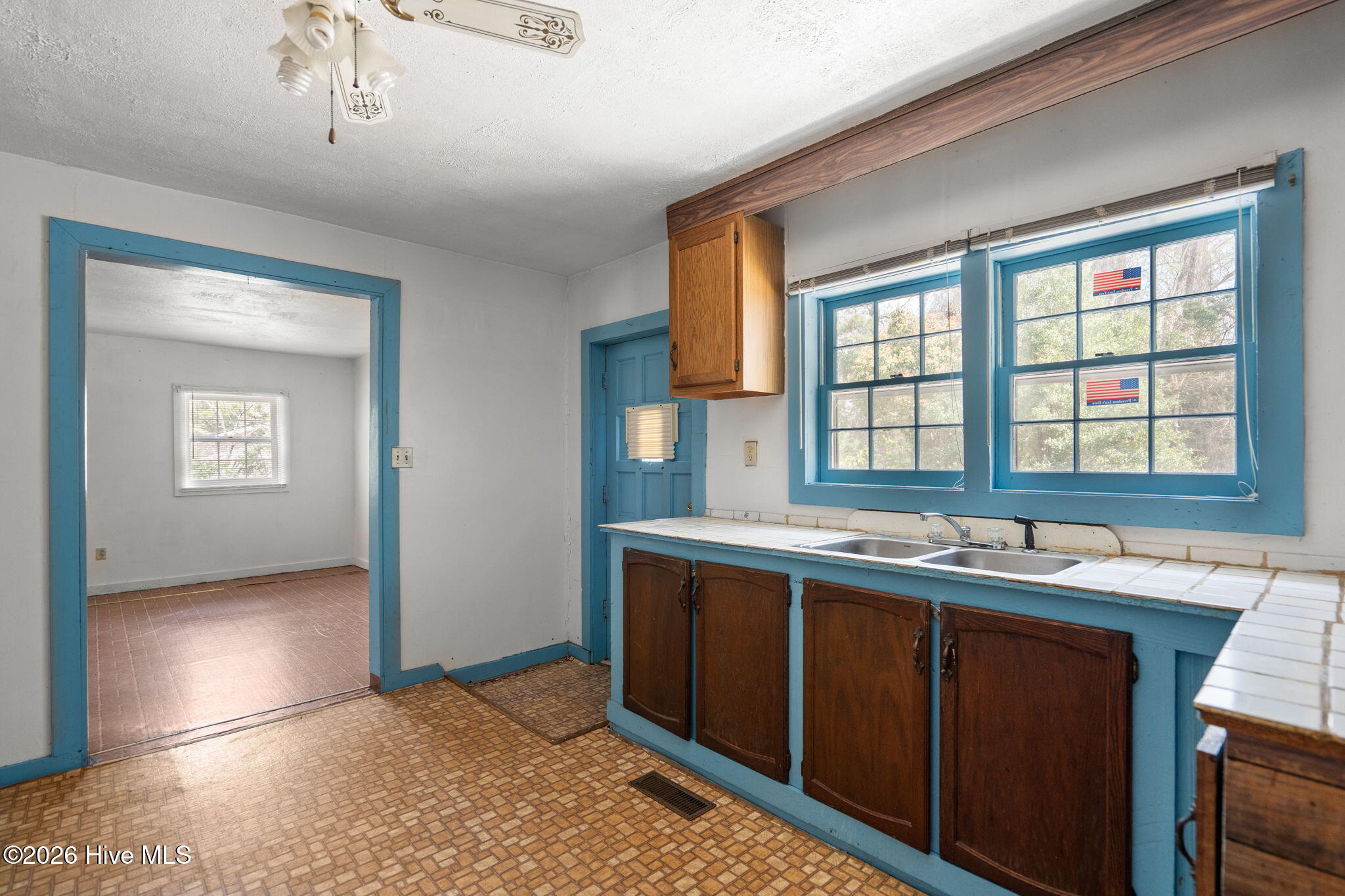 100563221 | Photo 29