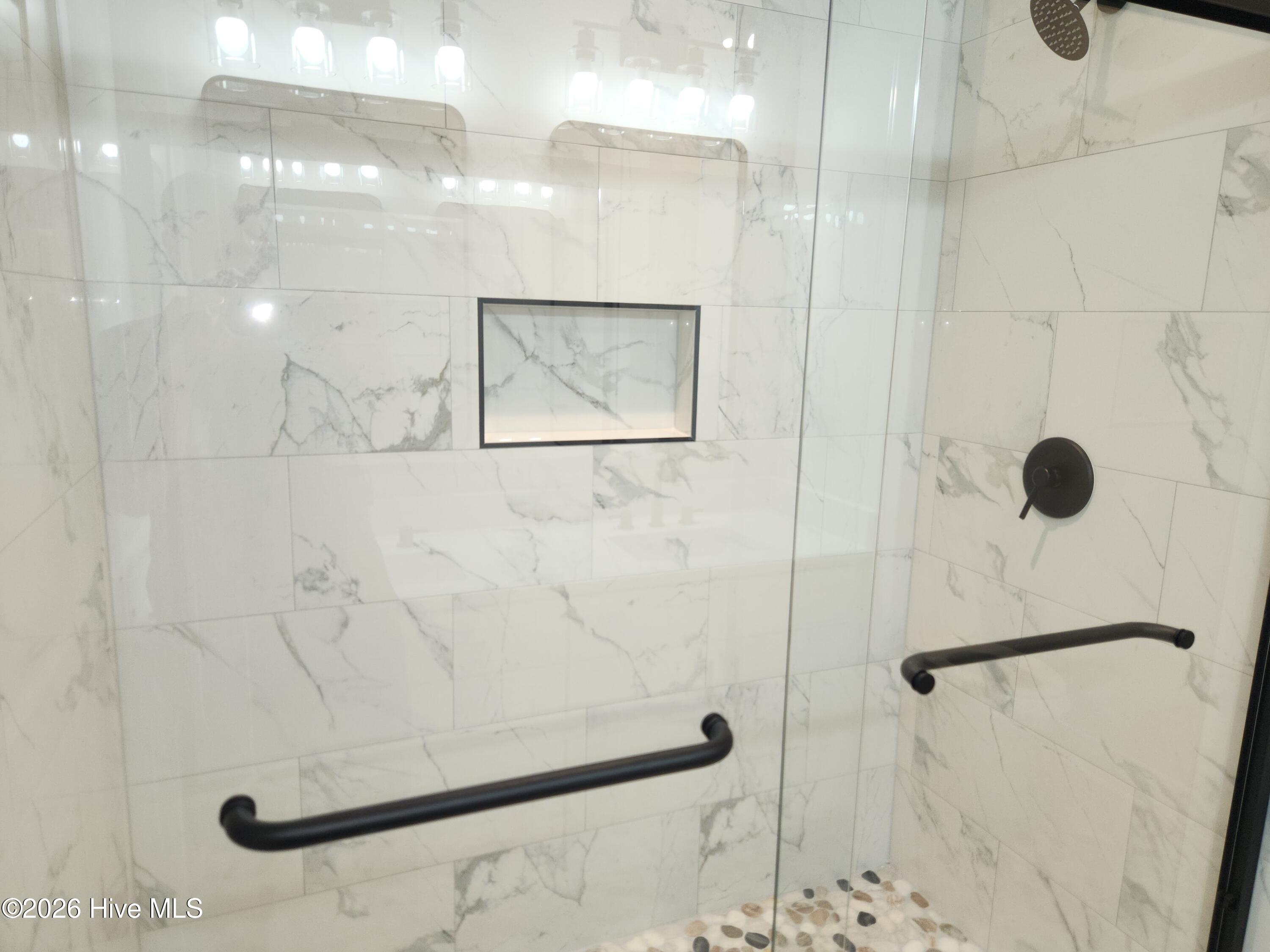 100567730 | Photo 33