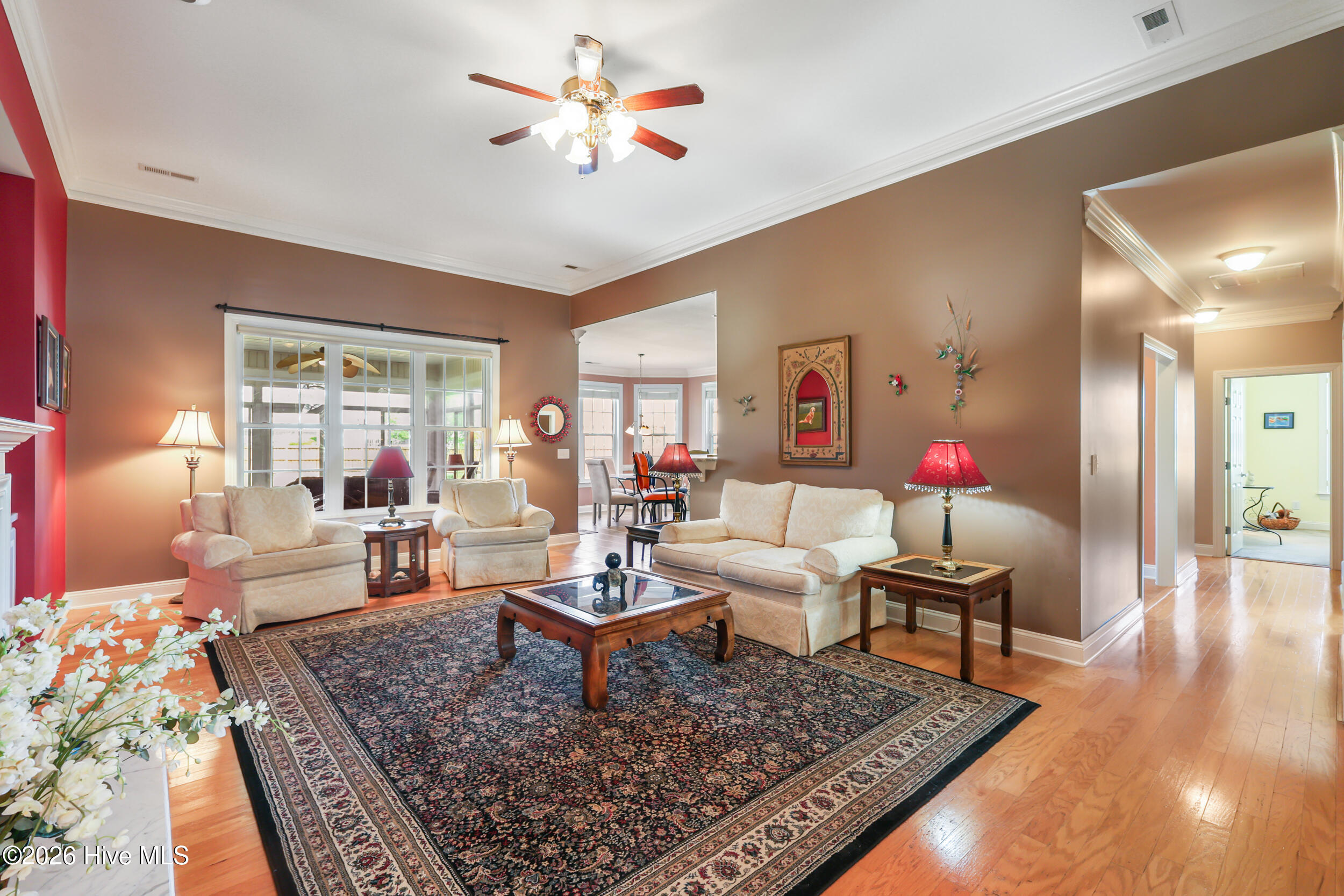 100565285 | Photo 13