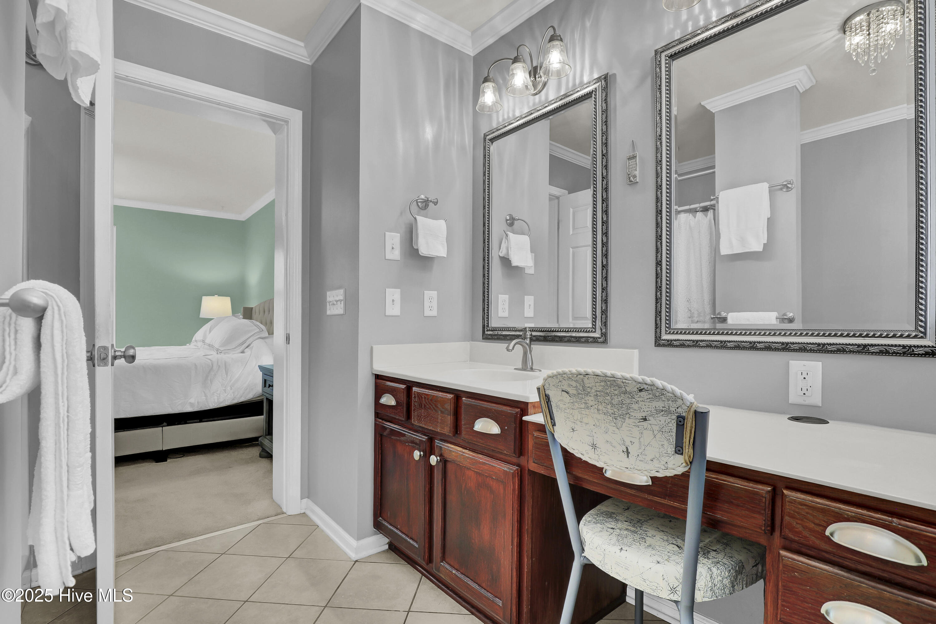 100525389 | Photo 23