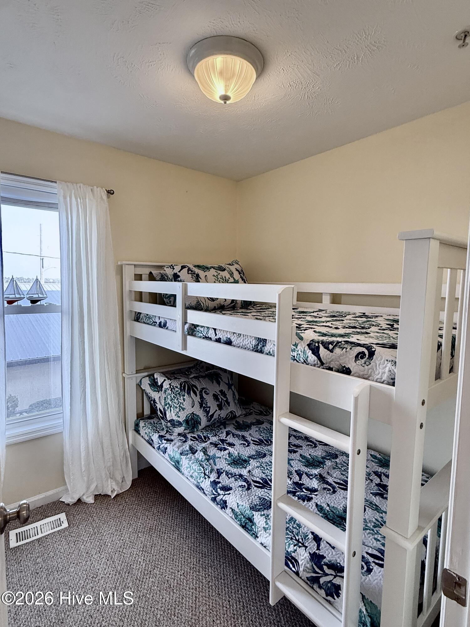 100543221 | Photo 12