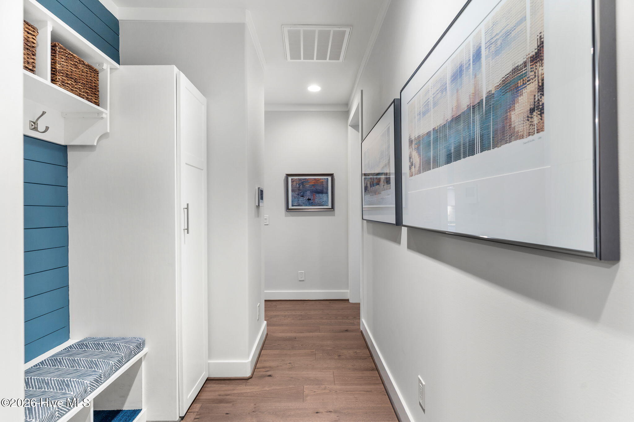 100568517 | Photo 32