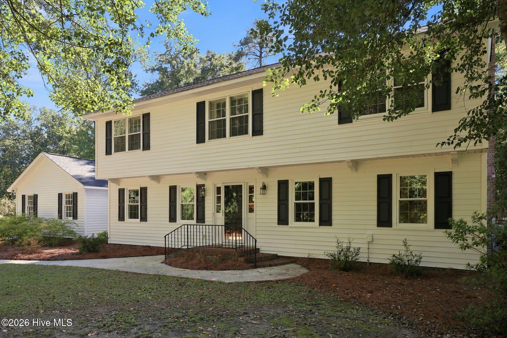 Photo 3 of Single family home for sale at 423 Lee St, Greenville, NC 27858 | MLS# 100608344 | Listing updated on 2026-10-07