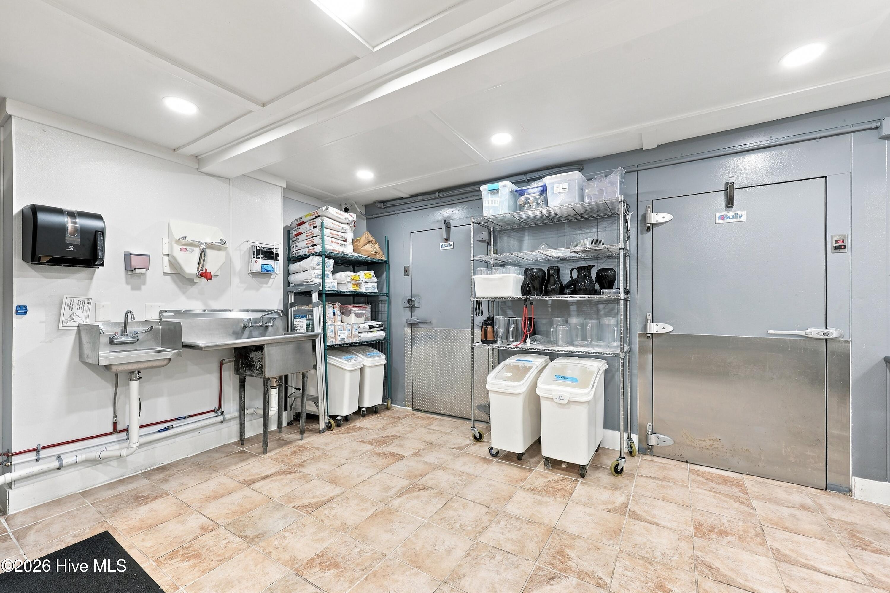 Several kitchen areas for resatuarnt allows for superb operation!