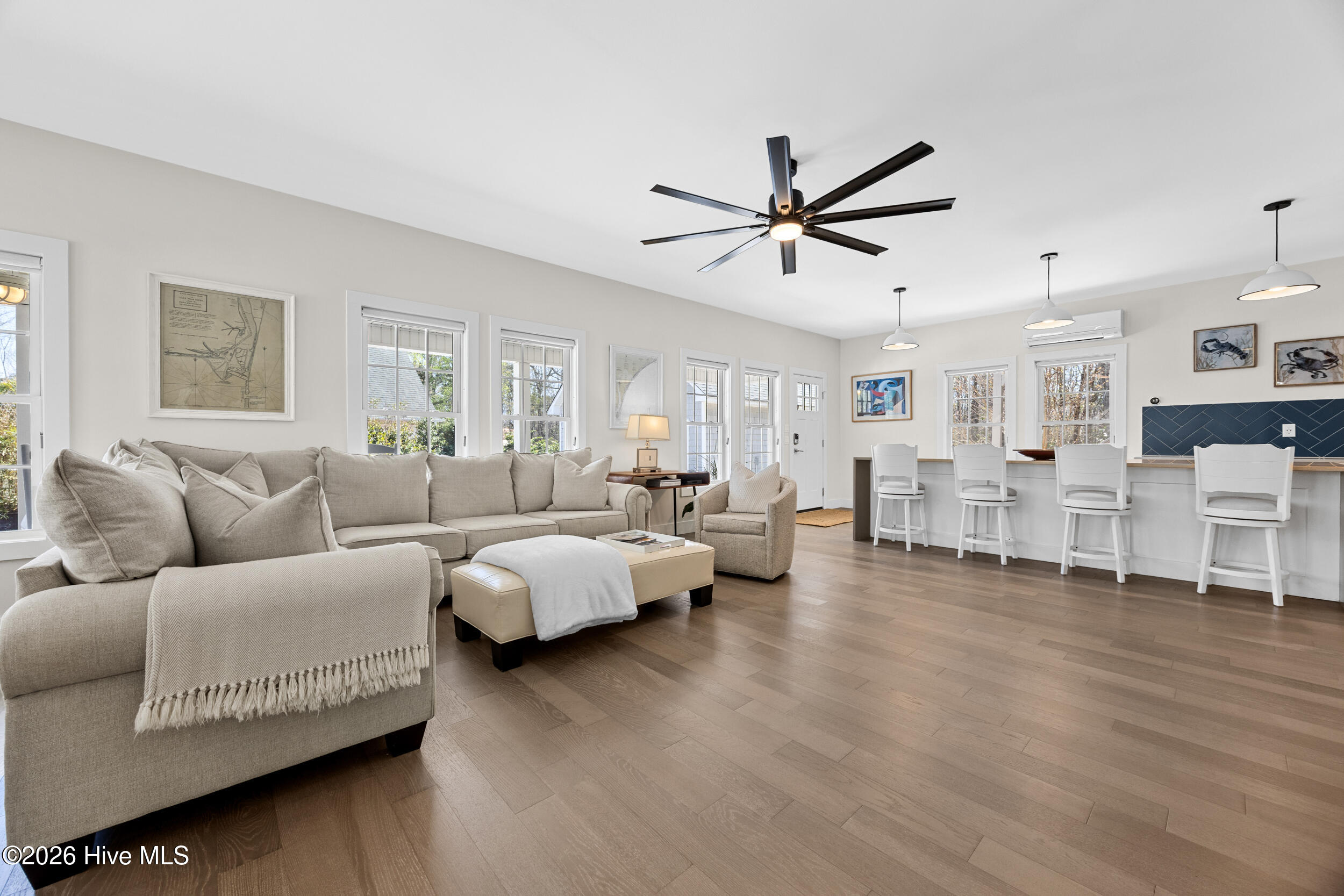 100562849 | Photo 17