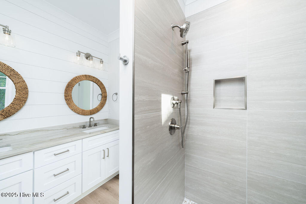 100522848 | Photo 23