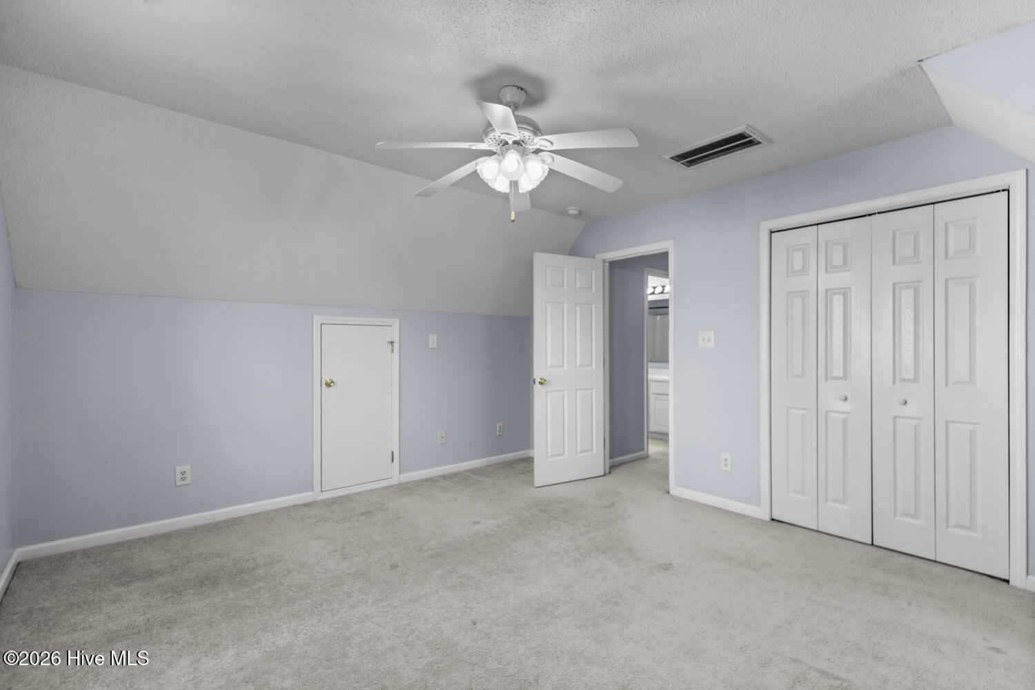 100553913 | Photo 24