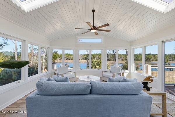 100556349 | Photo 17