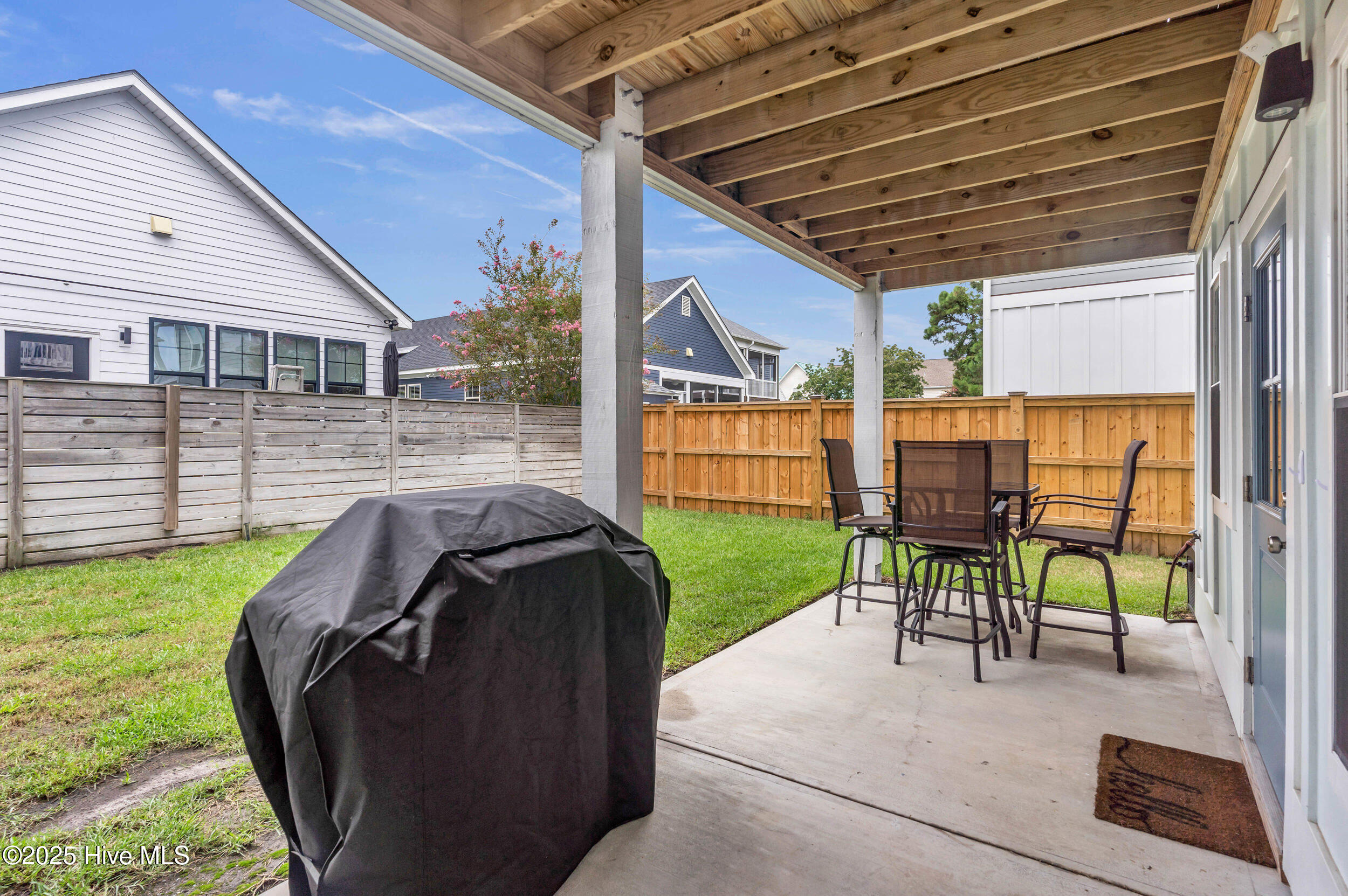 100565755 | Photo 44