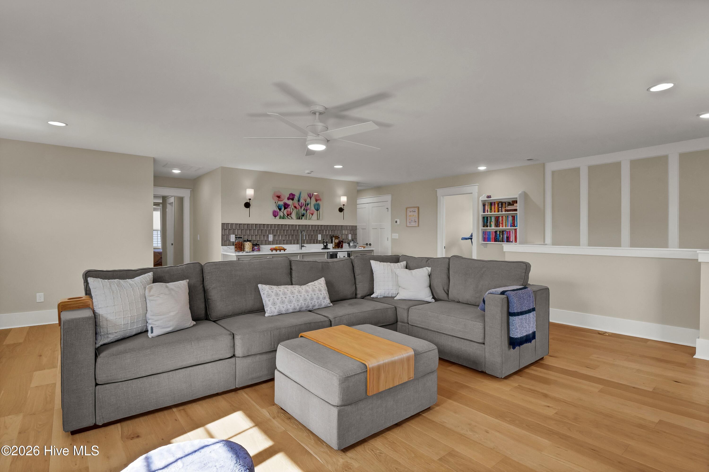 100566298 | Photo 34