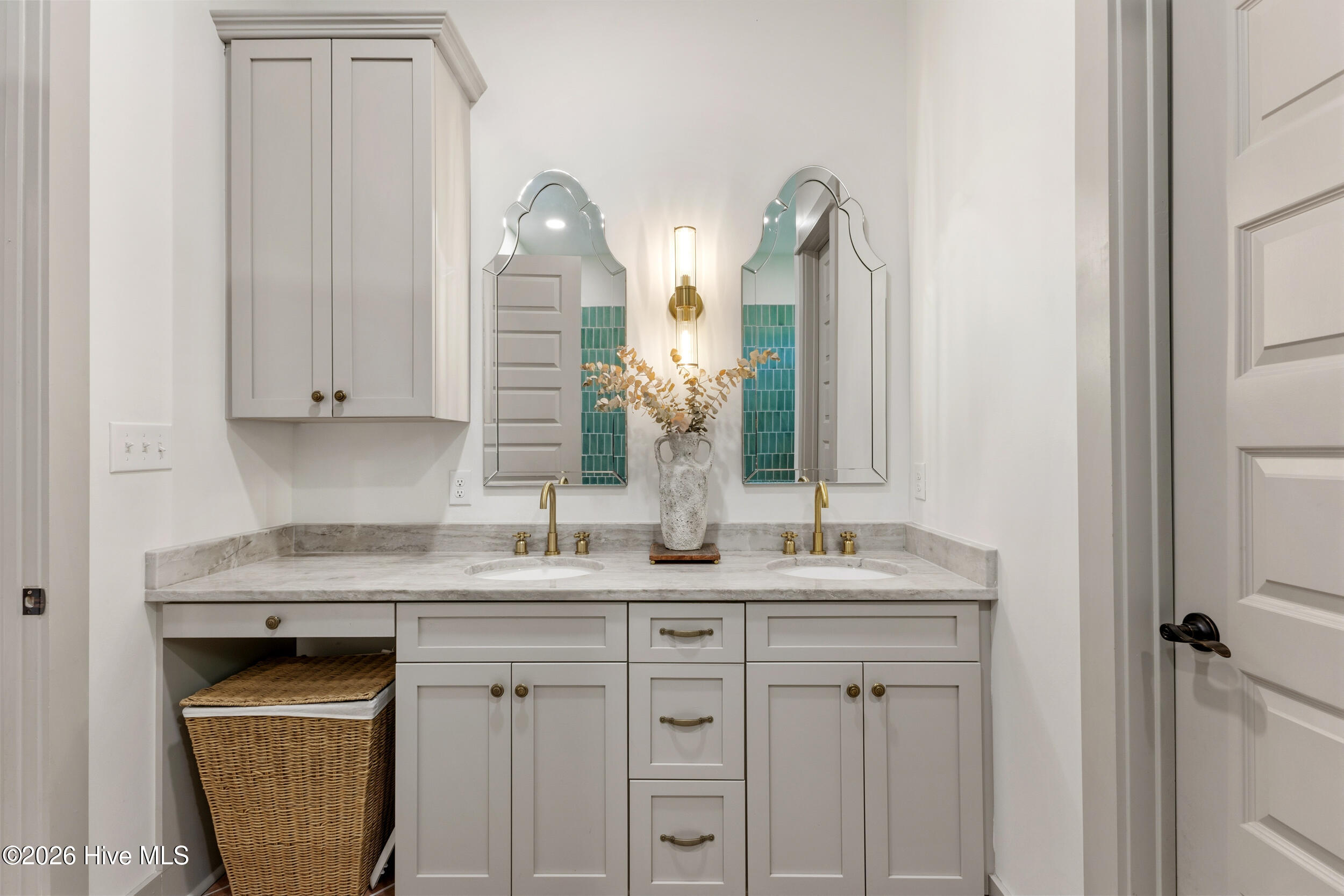 100570688 | Photo 29