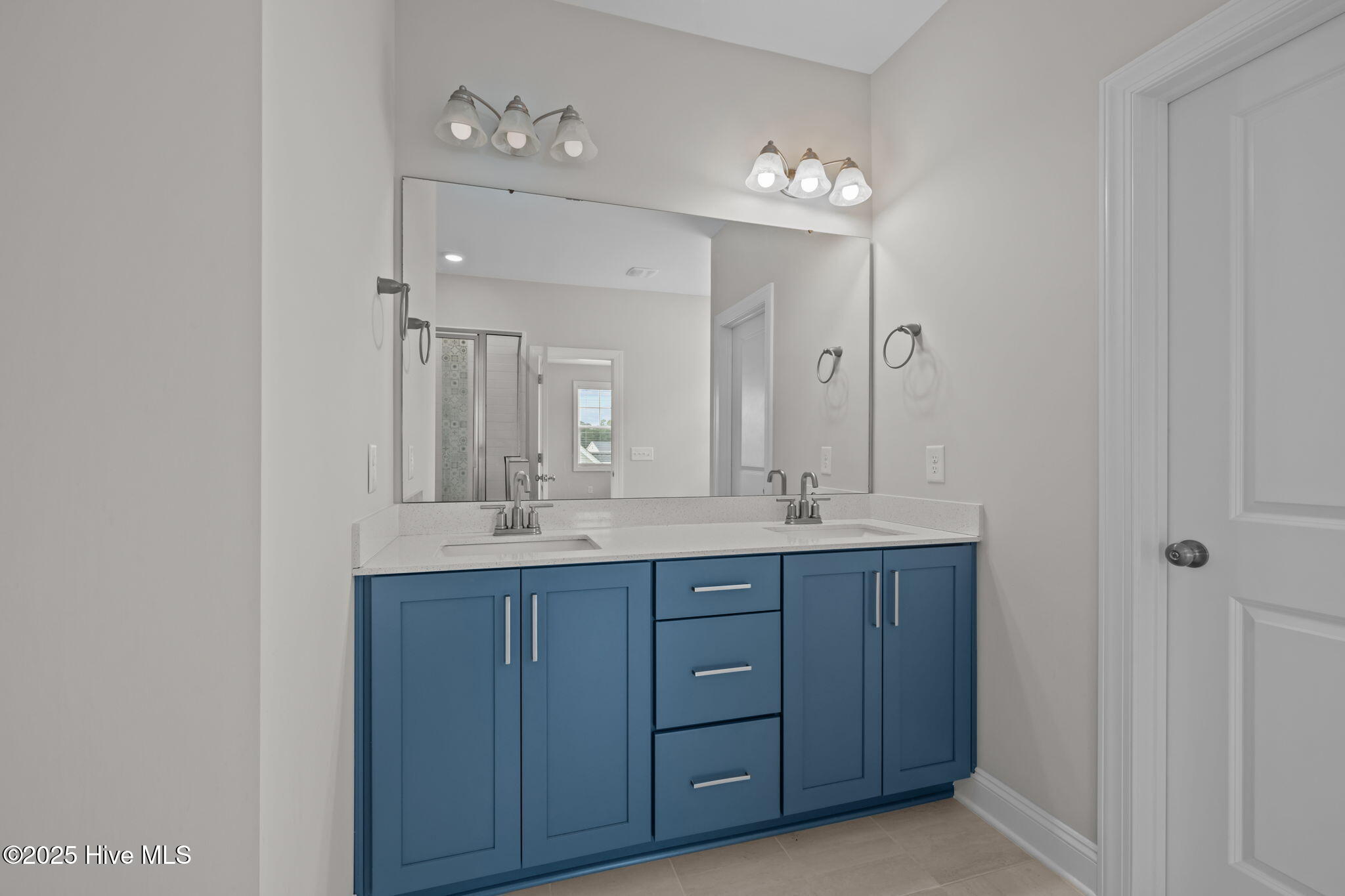 100526771 | Photo 23