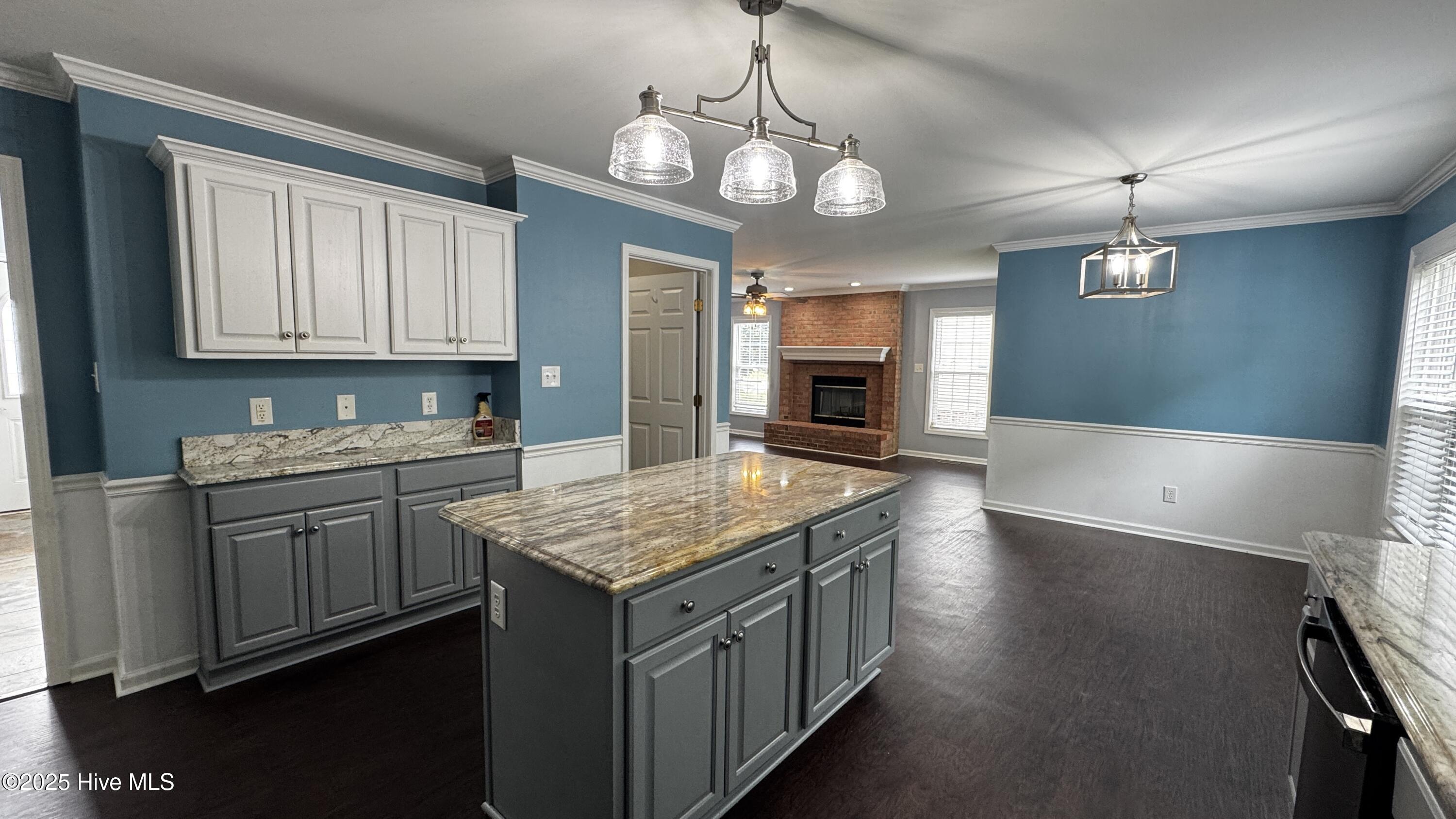 100525819 | Photo 12