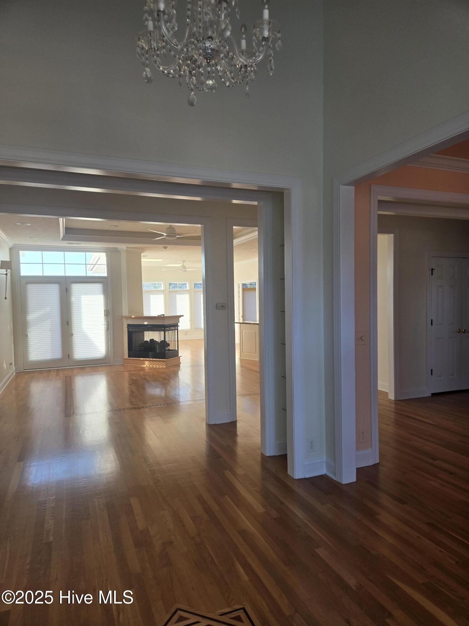 100545211 | Photo 18