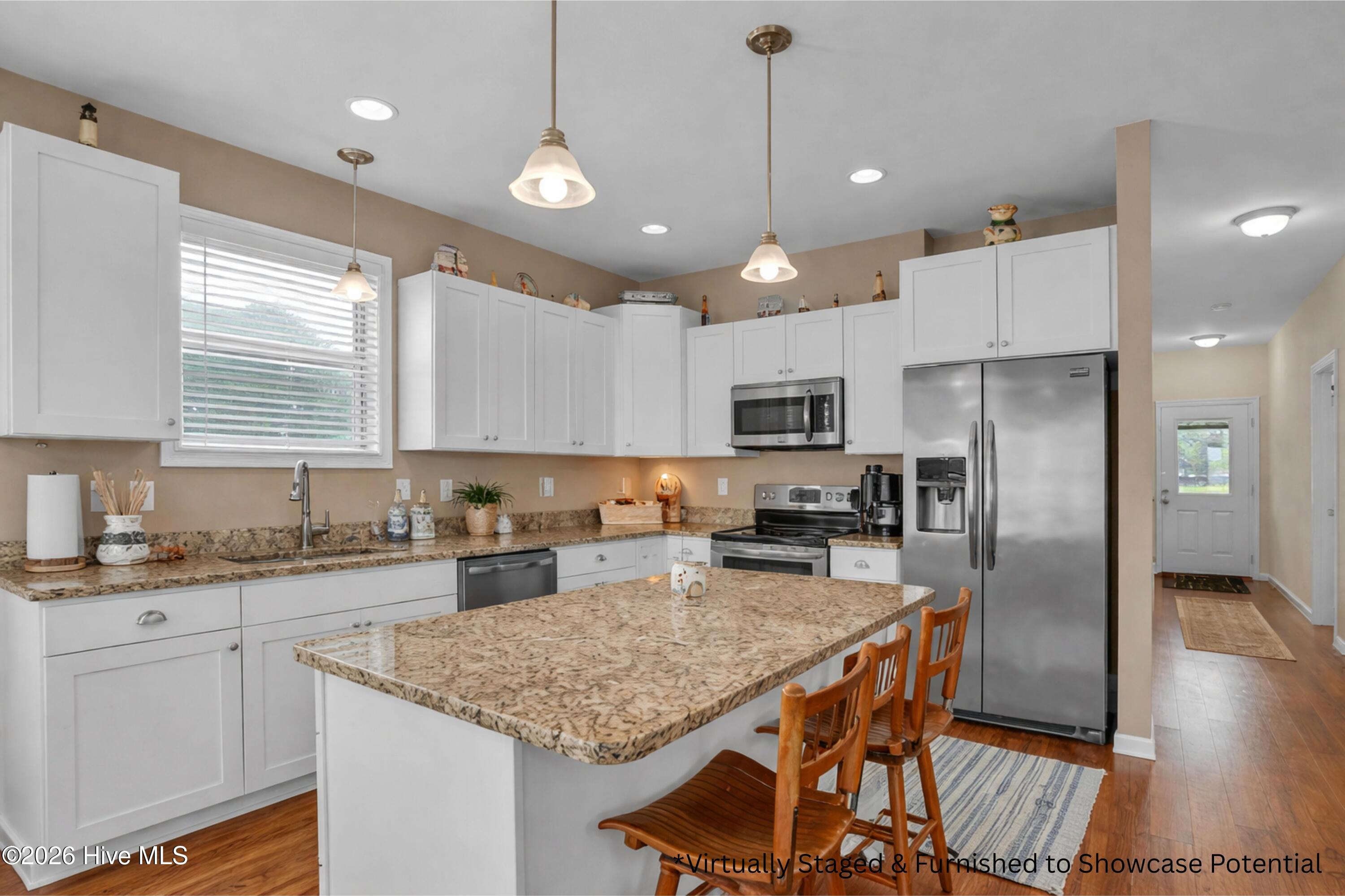 100563566 | Photo 16