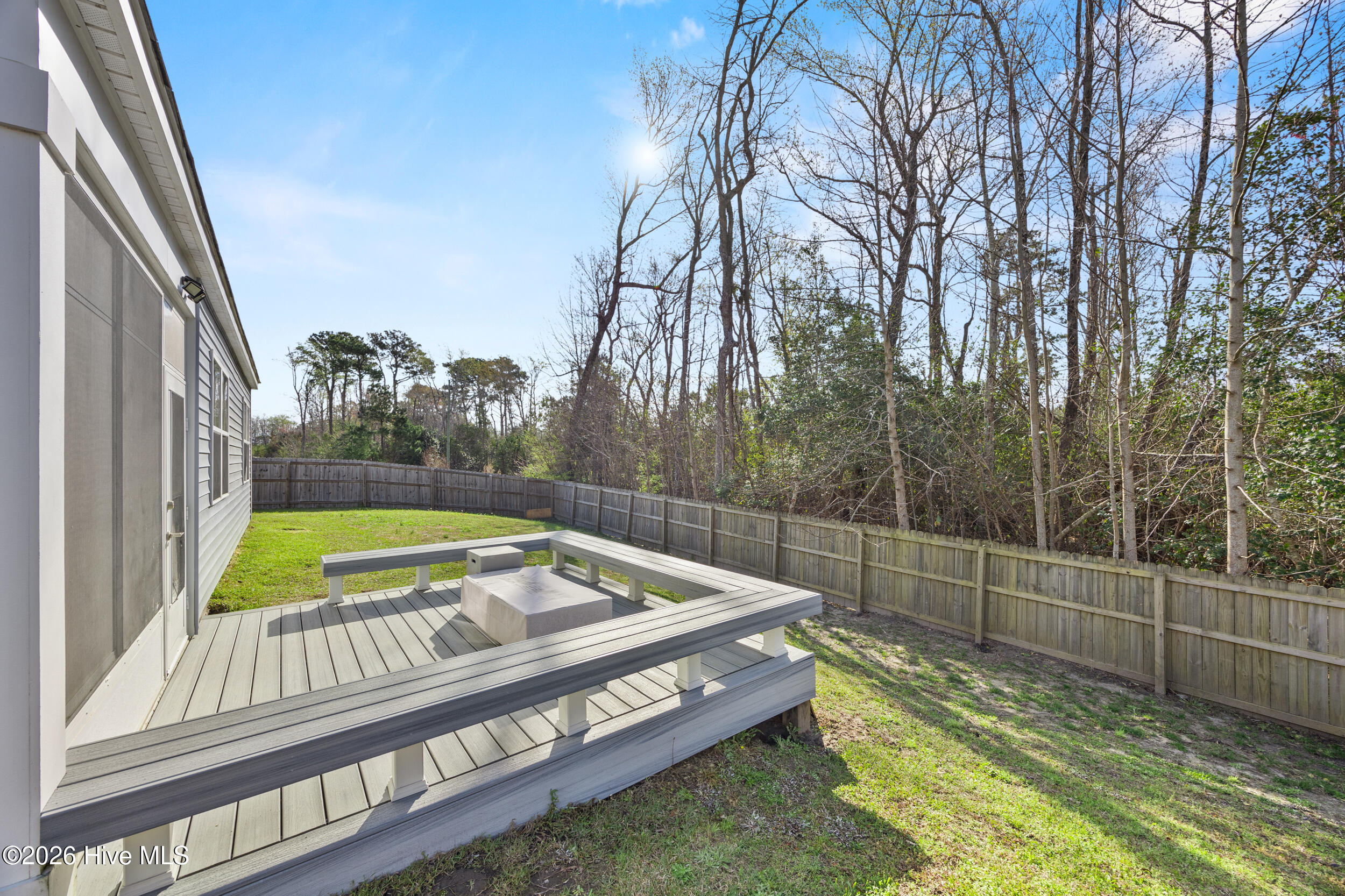 100561982 | Photo 34