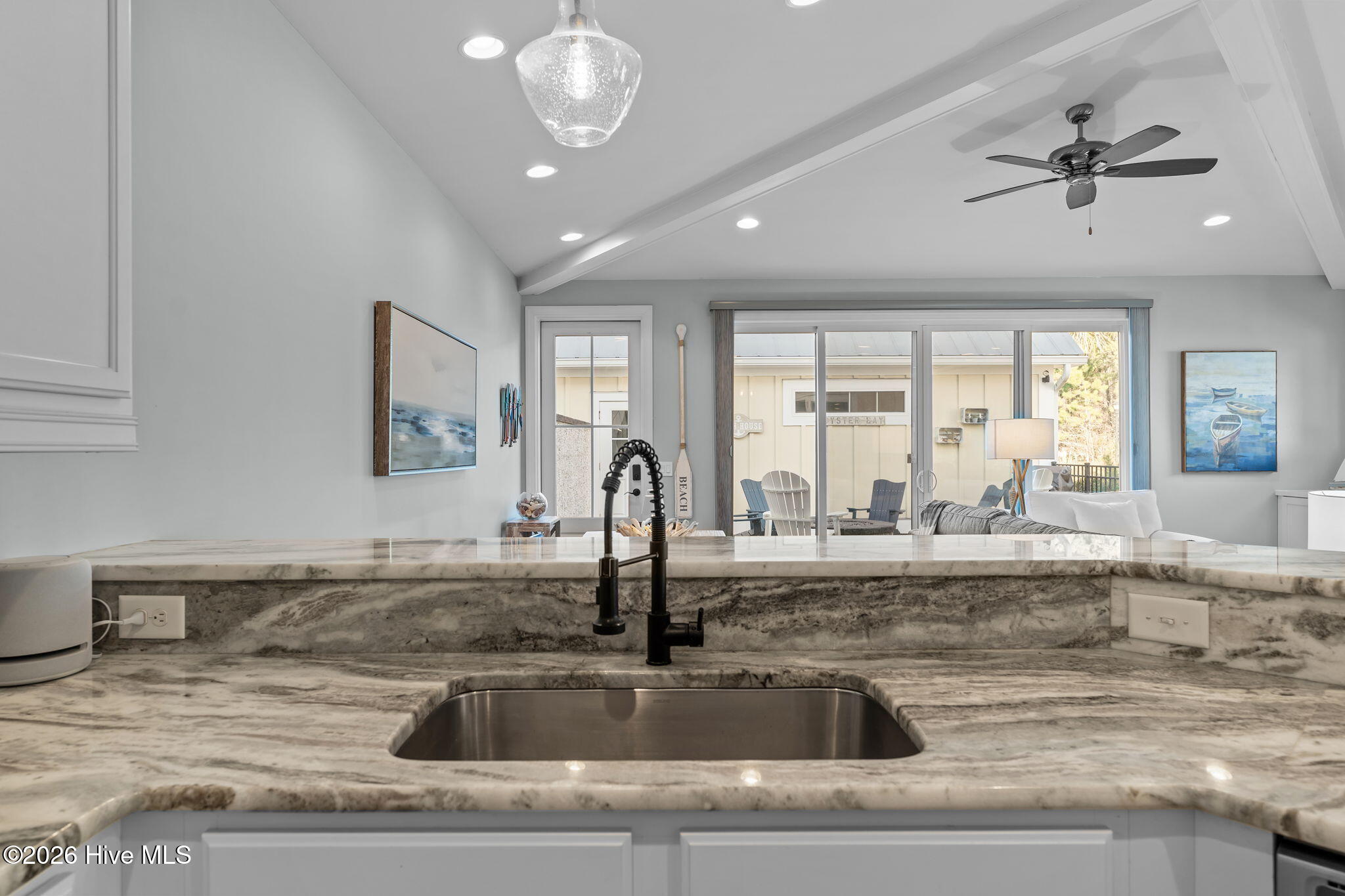 100547580 | Photo 18