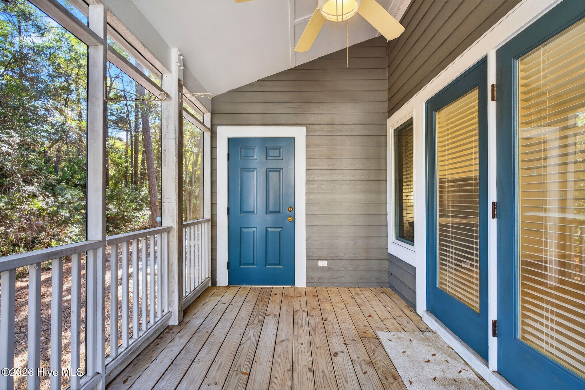 100553475 | Photo 33