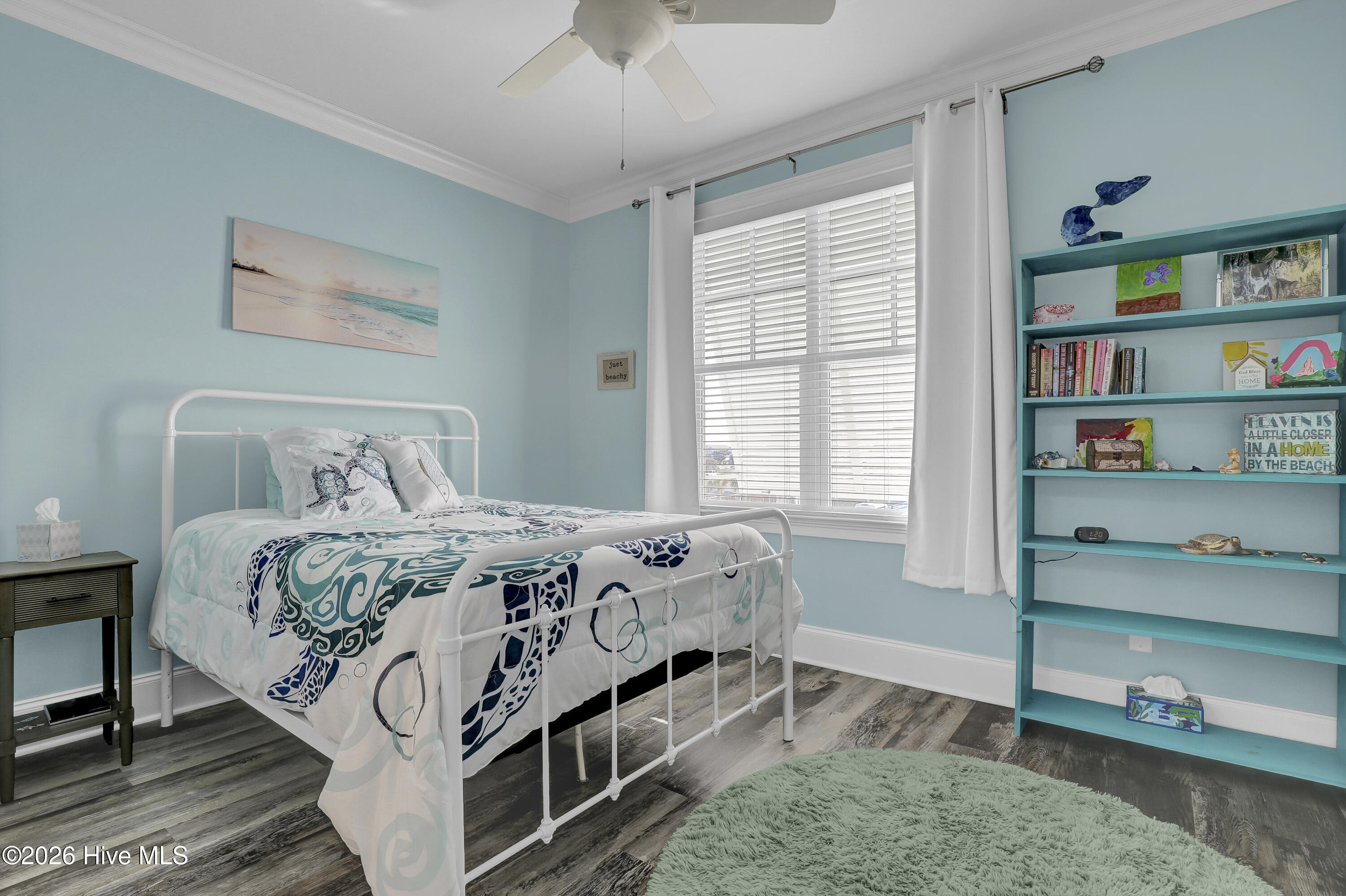 100548325 | Photo 19