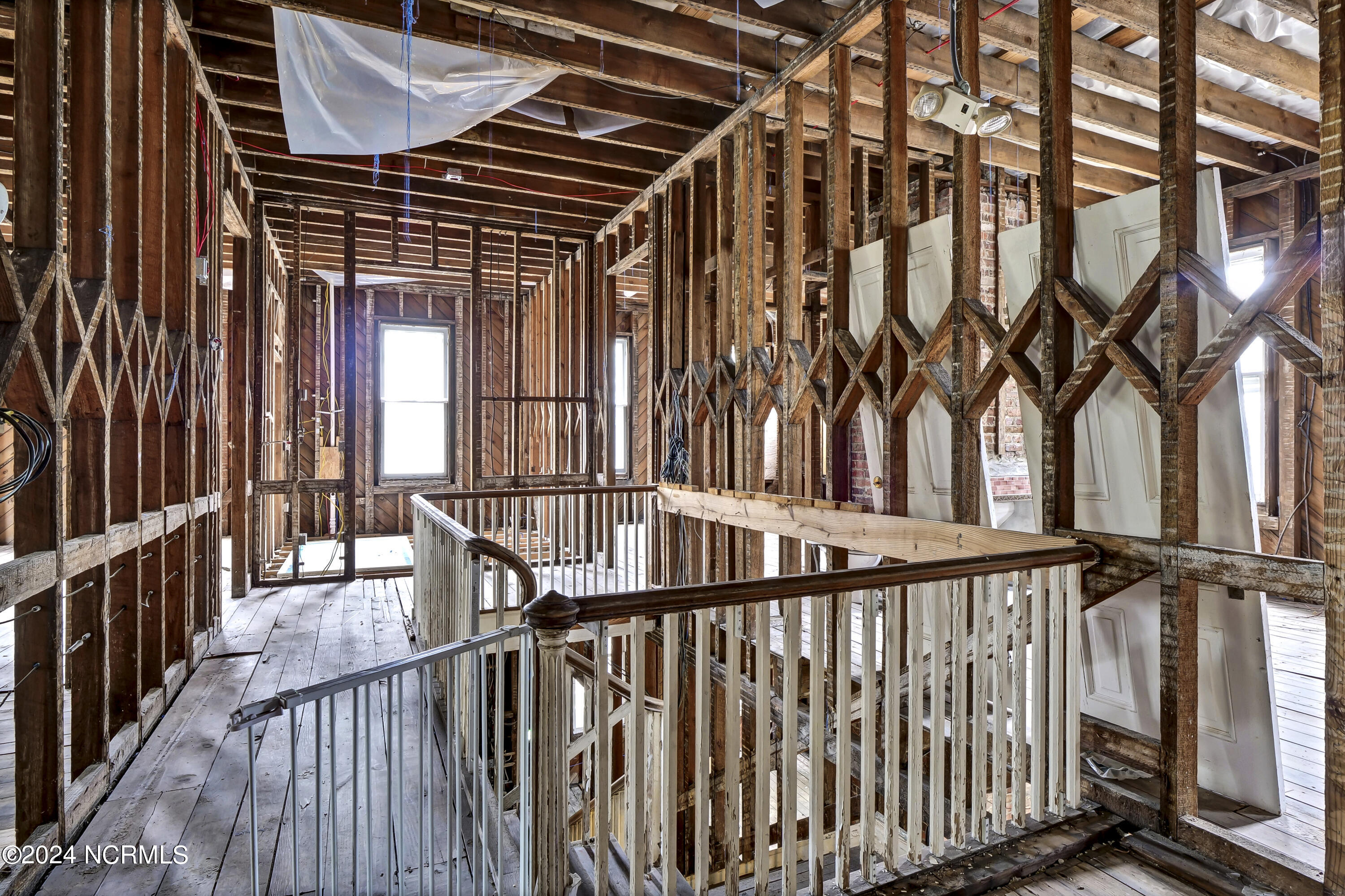 100472145 | Photo 43