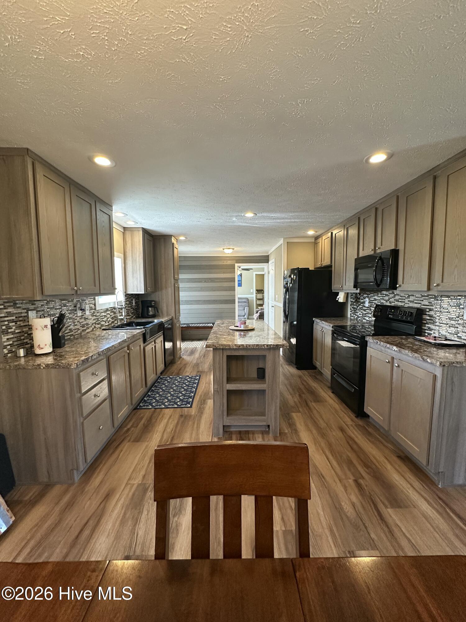 100570080 | Photo 15