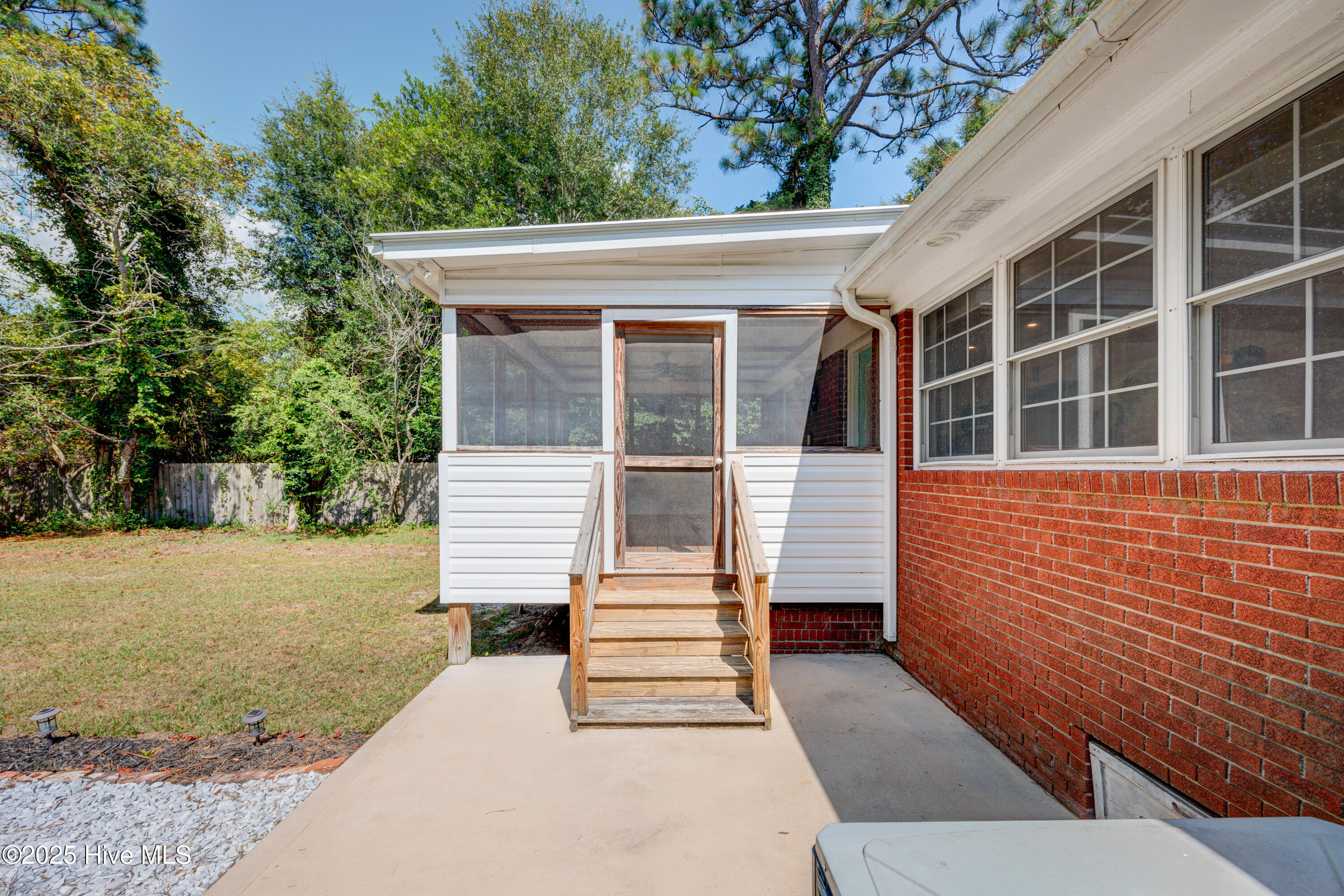 100531788 | Photo 15