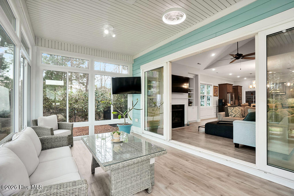 100558755 | Photo 20