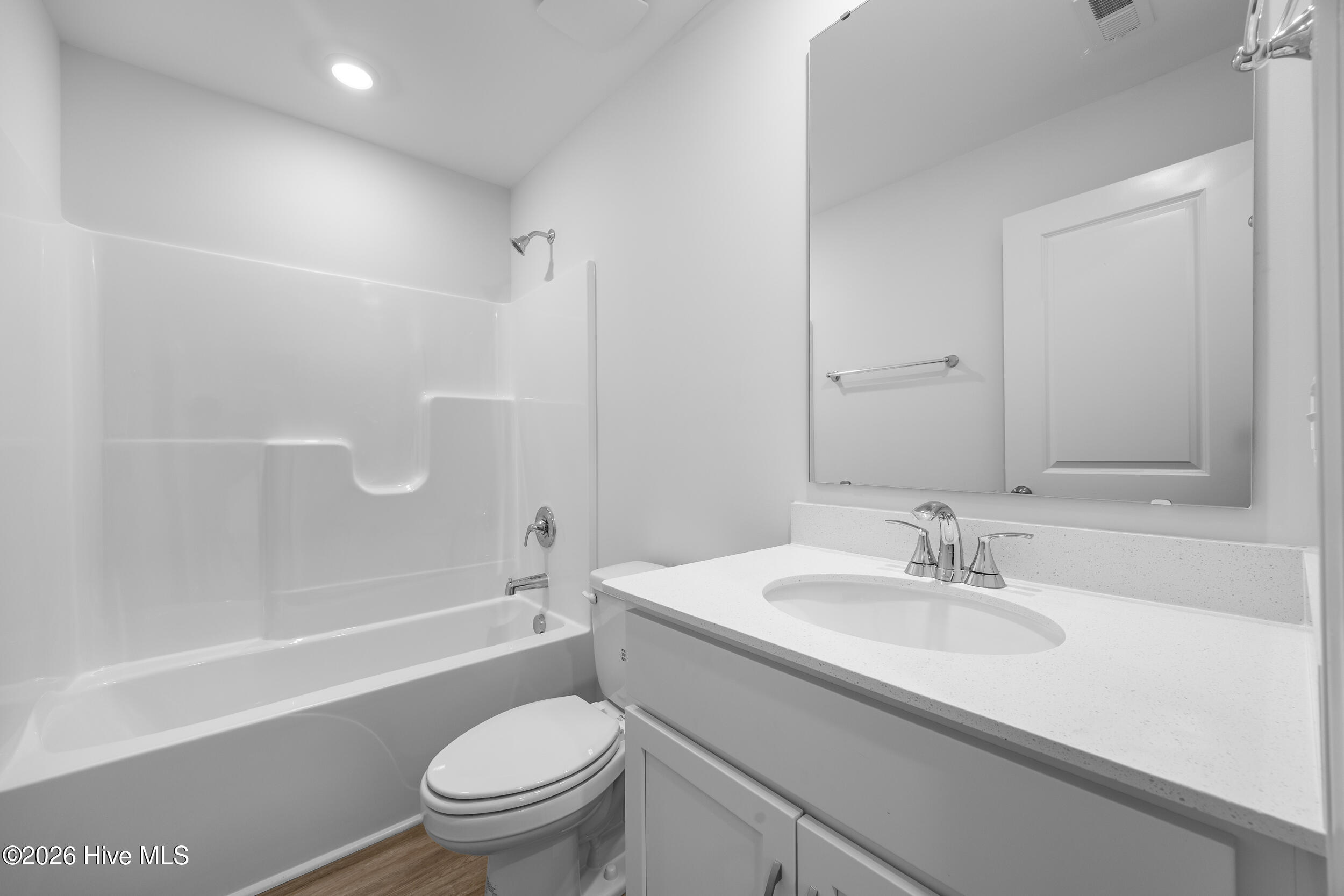 100570038 | Photo 12