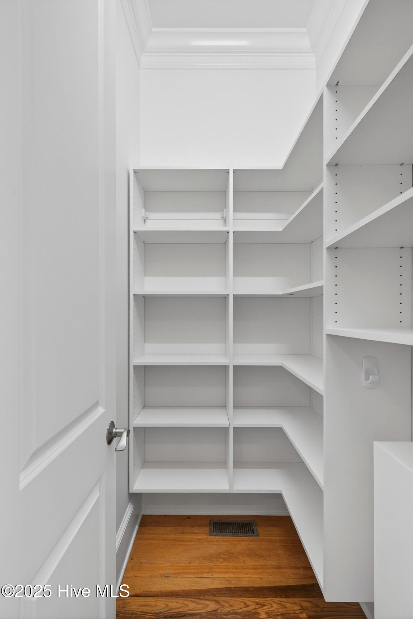 100545451 | Photo 48